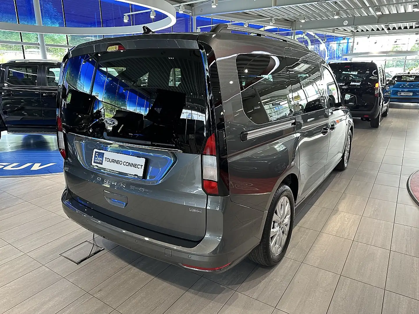 Ford Grand Tourneo Connect 1,5 EcoBoost PHEV L2 Titanium Grau - 2