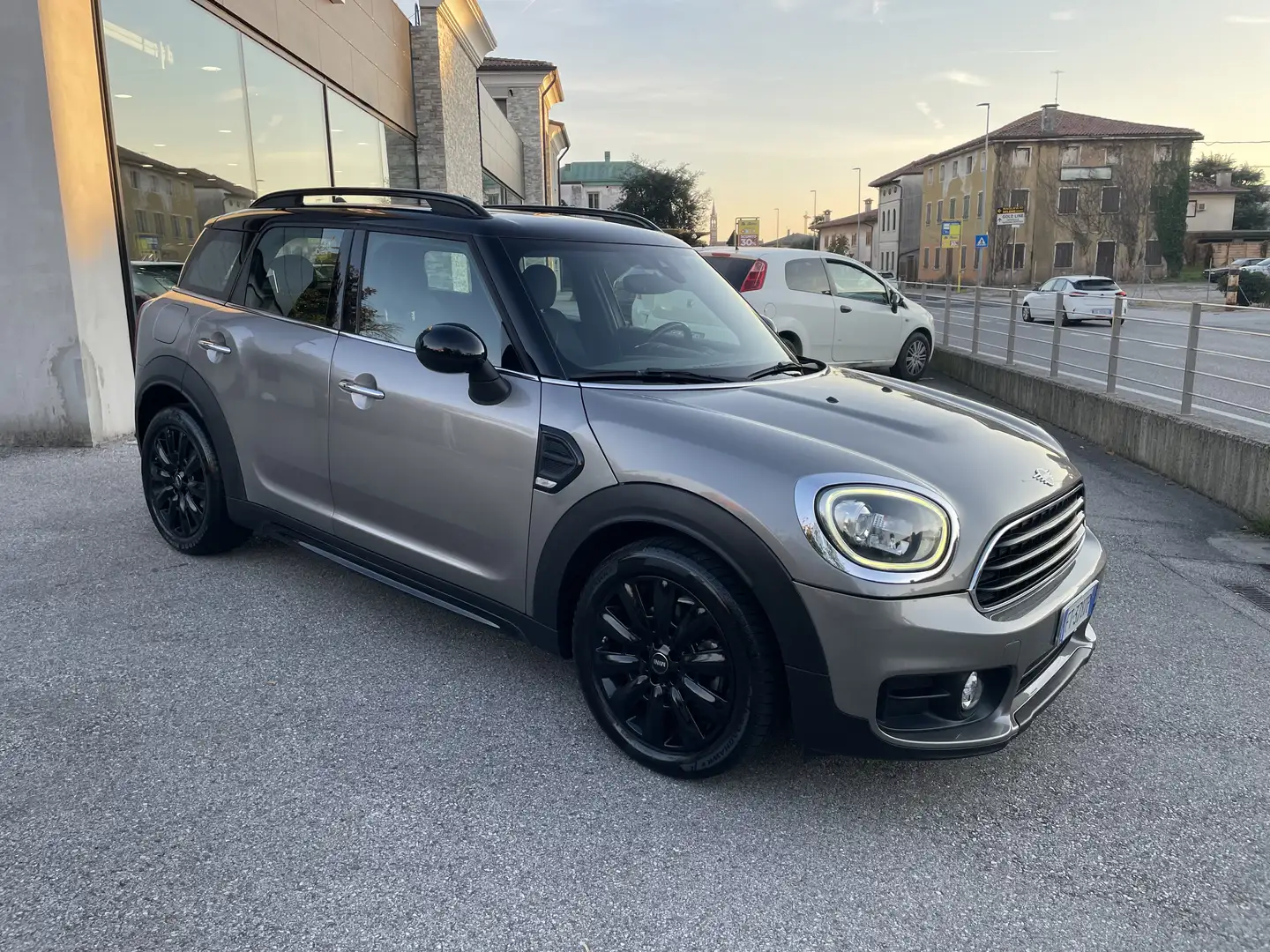 MINI Cooper Countryman Mini Countryman F60 2017 1.5 Hype auto 7m my18 Grigio - 2