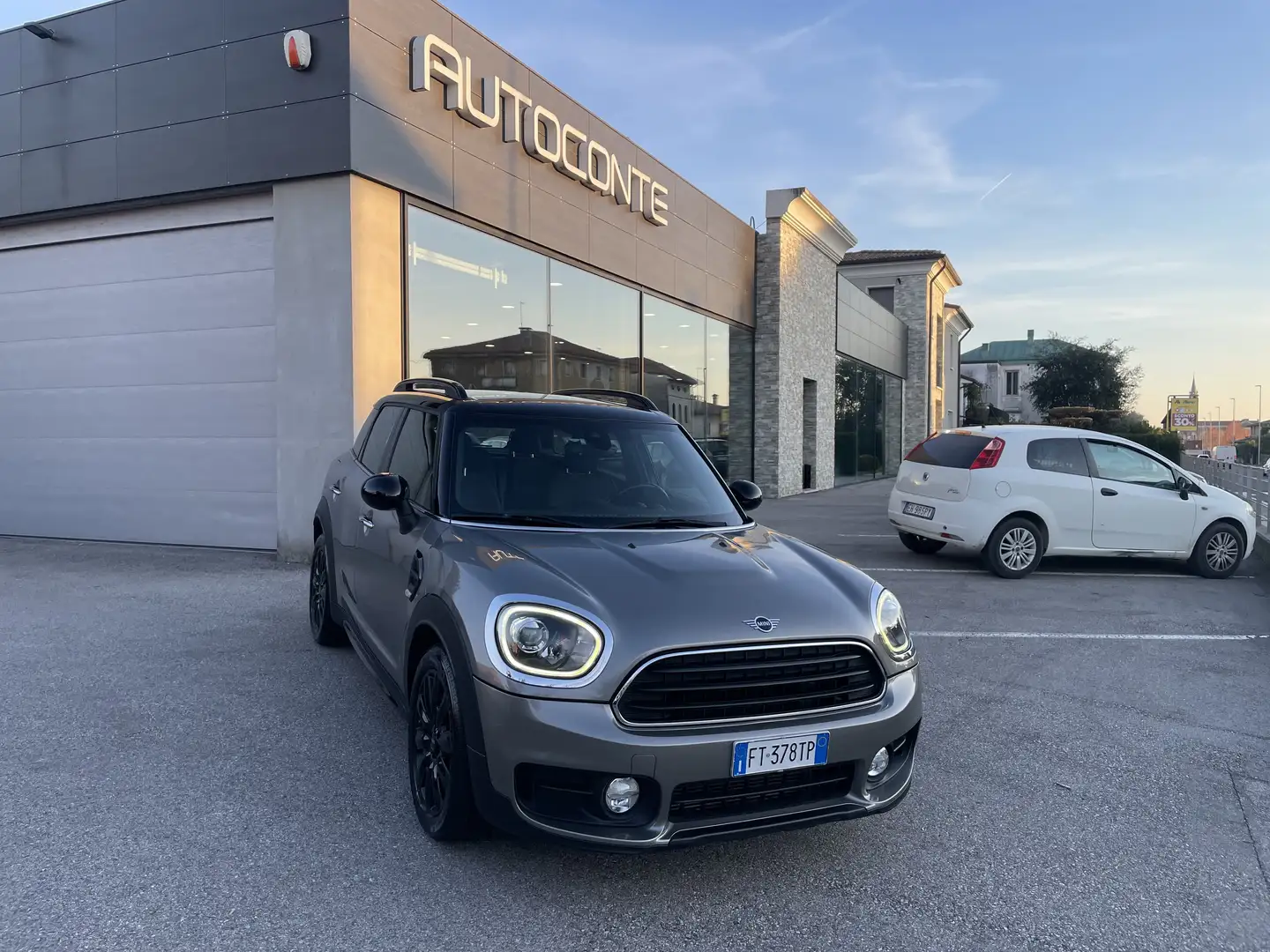 MINI Cooper Countryman Mini Countryman F60 2017 1.5 Hype auto 7m my18 Grigio - 1