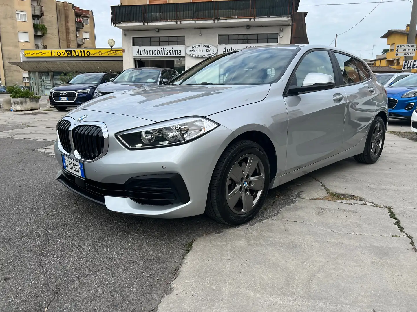 BMW 116 116d Advantage OK NEOPATENTATI Stříbrná - 1