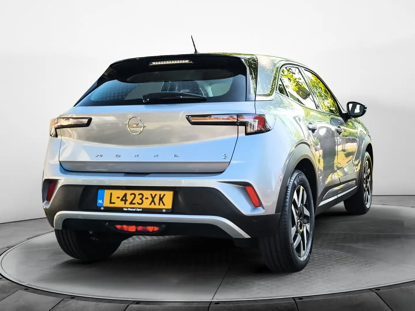 Opel Mokka-E Elegance 50-kWh 11kw (136PK), 1e-Eig, Keurig-Onder Grijs - 2