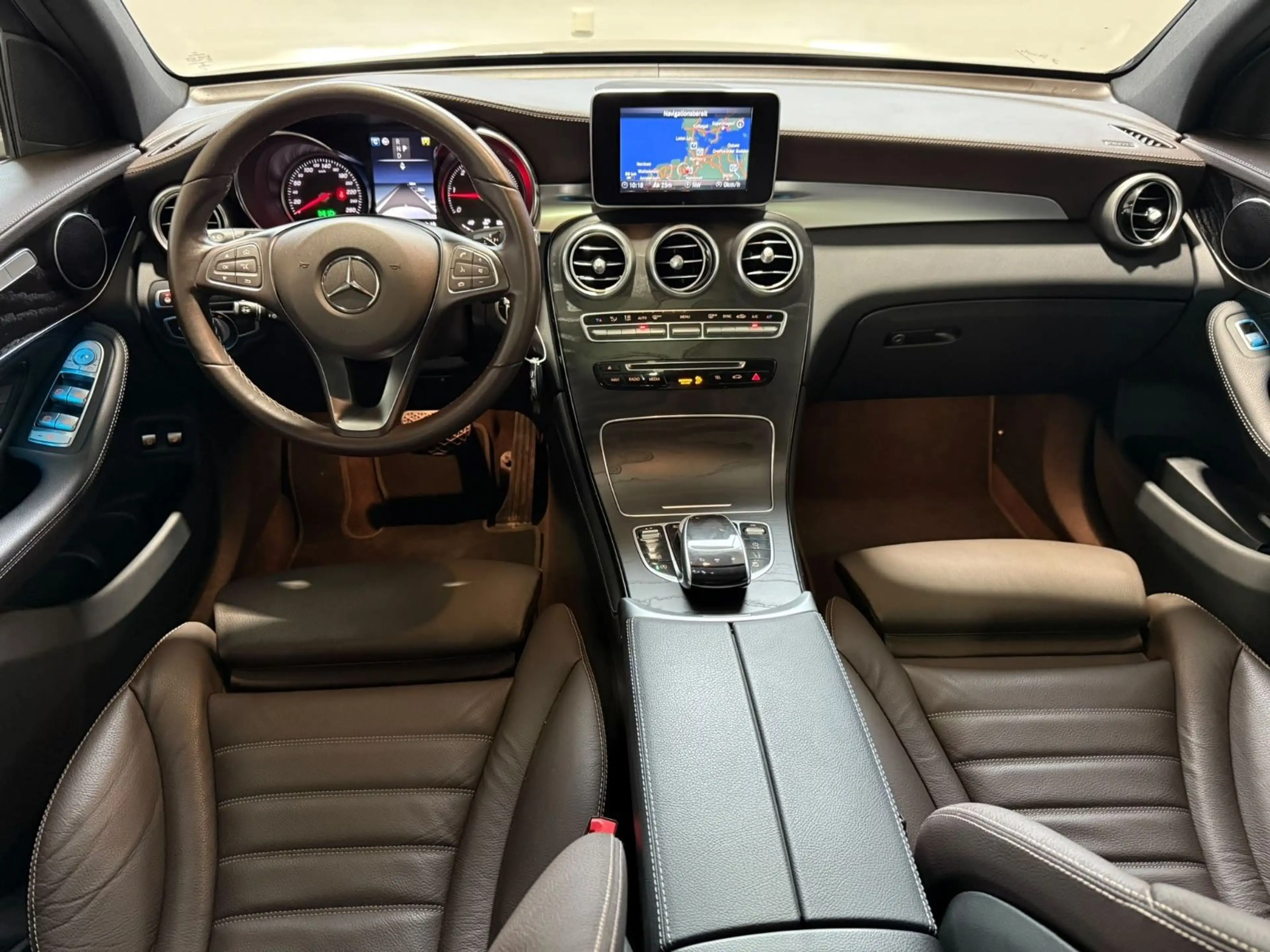 Mercedes-Benz GLC 220 d 4Matic AHK+PANO+LEDER — photo 8