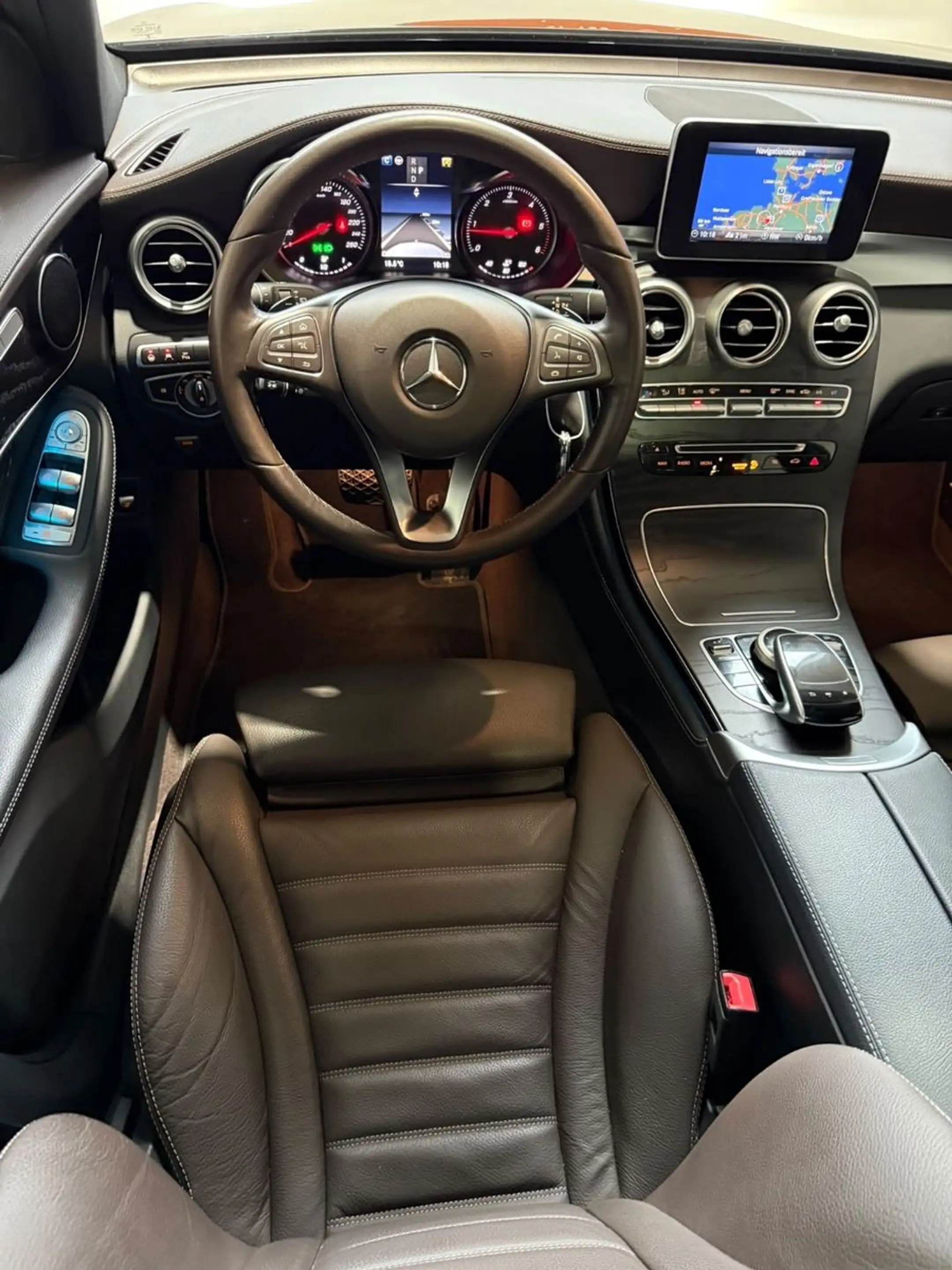 Mercedes-Benz GLC 220 d 4Matic AHK+PANO+LEDER — photo 9