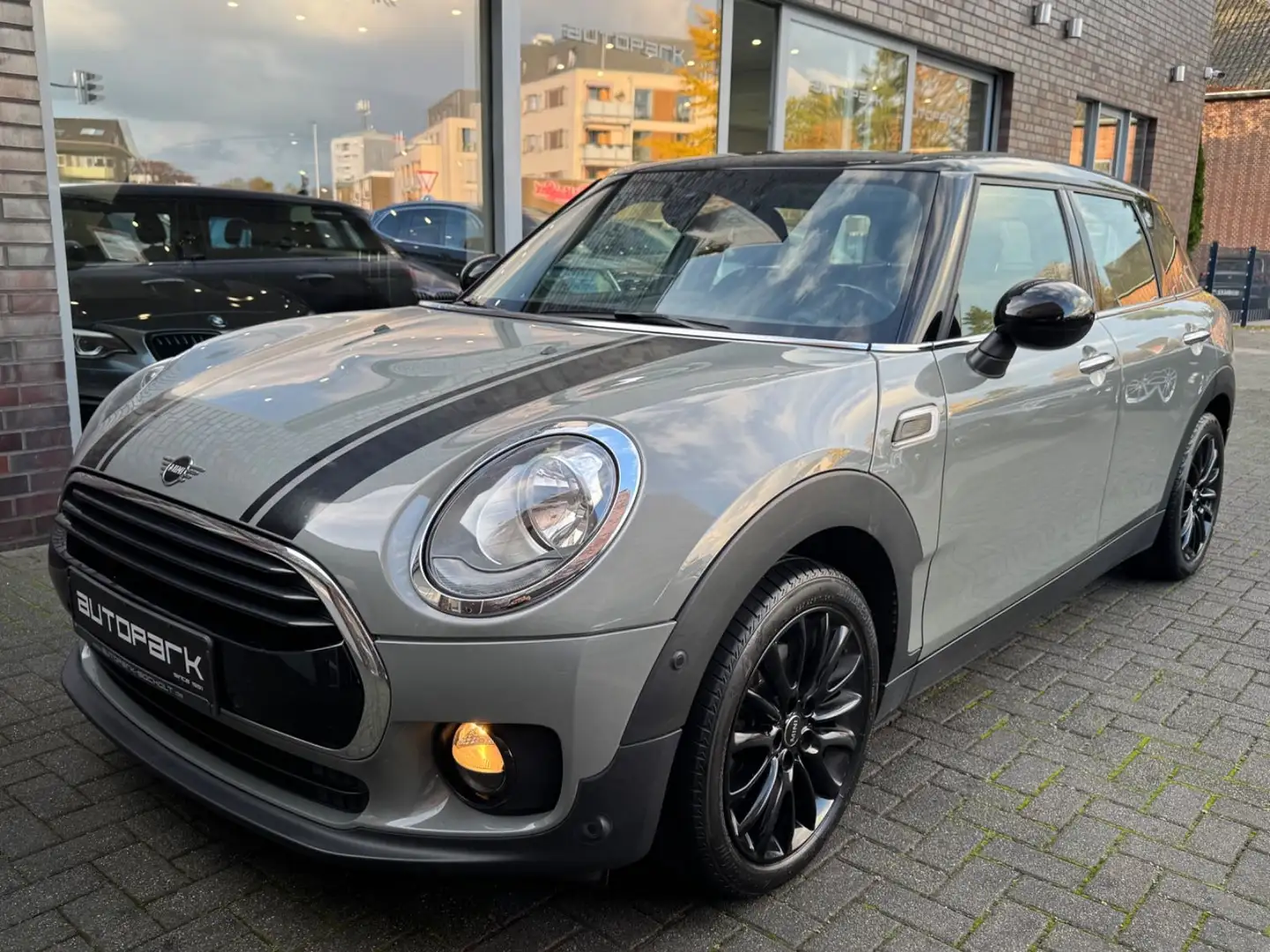 MINI Cooper Clubman Pepper Moonwalk PDC Carplay 17" Gris - 1