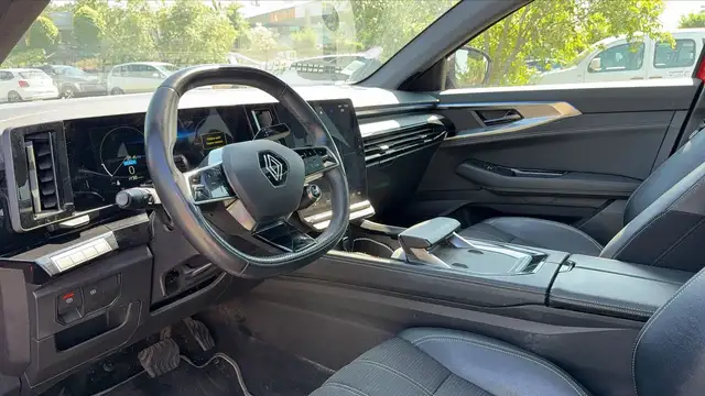 Renault Austral view 8