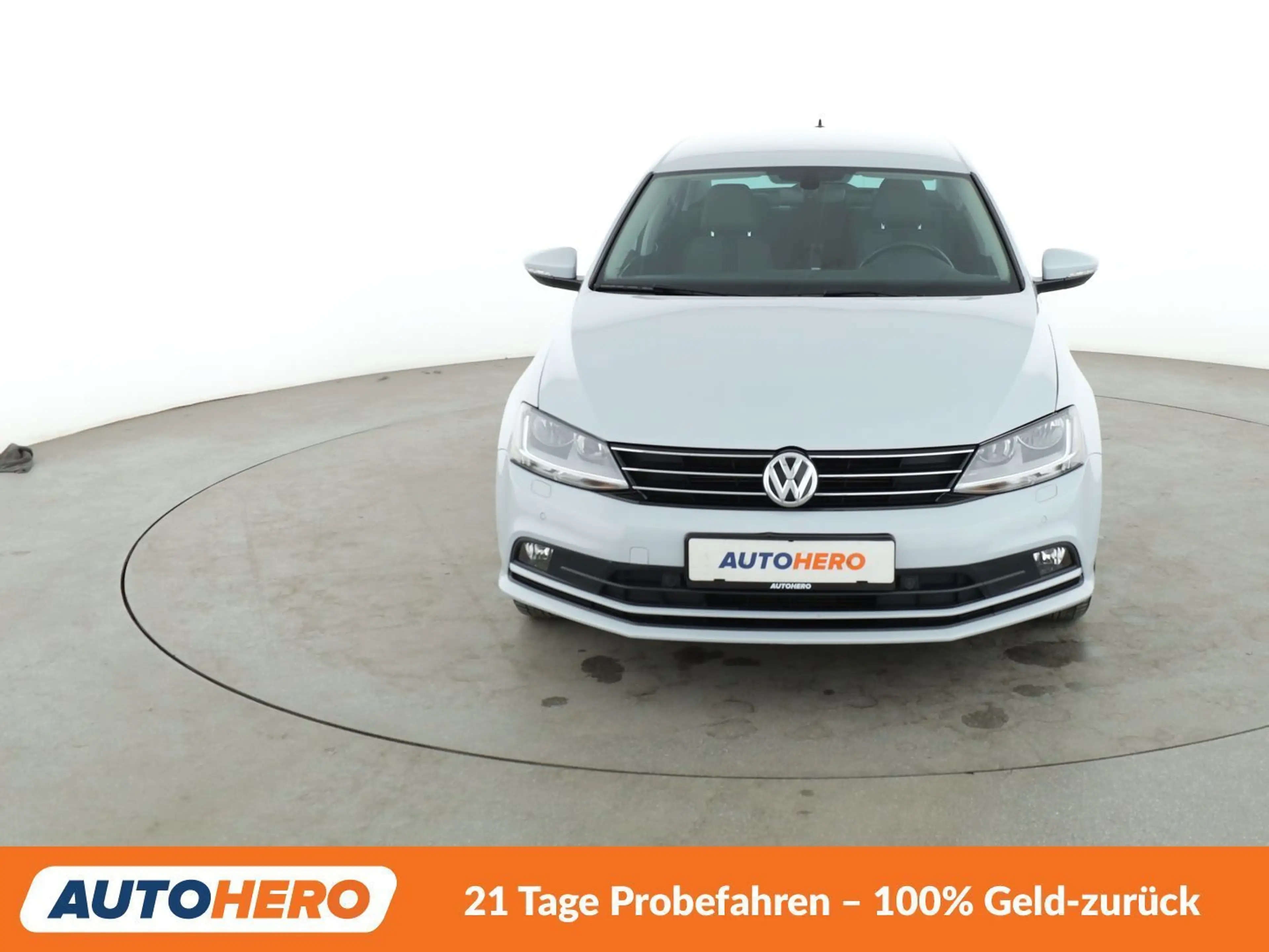 Volkswagen Jetta 1.2 TSI Basis BlueMotion*NAV*TEMPO*PDC*SHZ*BT — photo 9