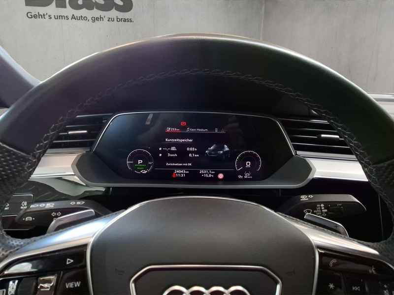 Audi Q8 e-tron S line 50 quattro 250 kW — photo 11