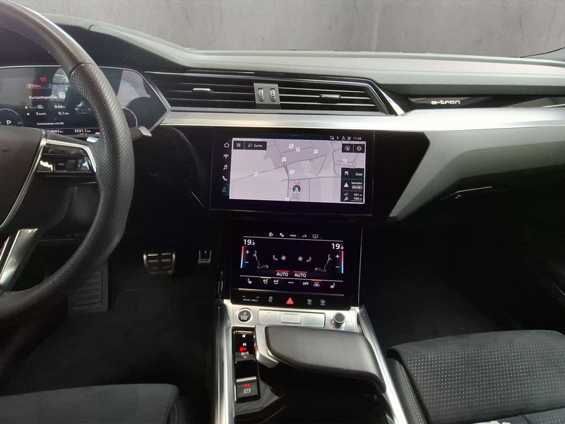 Audi Q8 e-tron S line 50 quattro 250 kW — photo 15