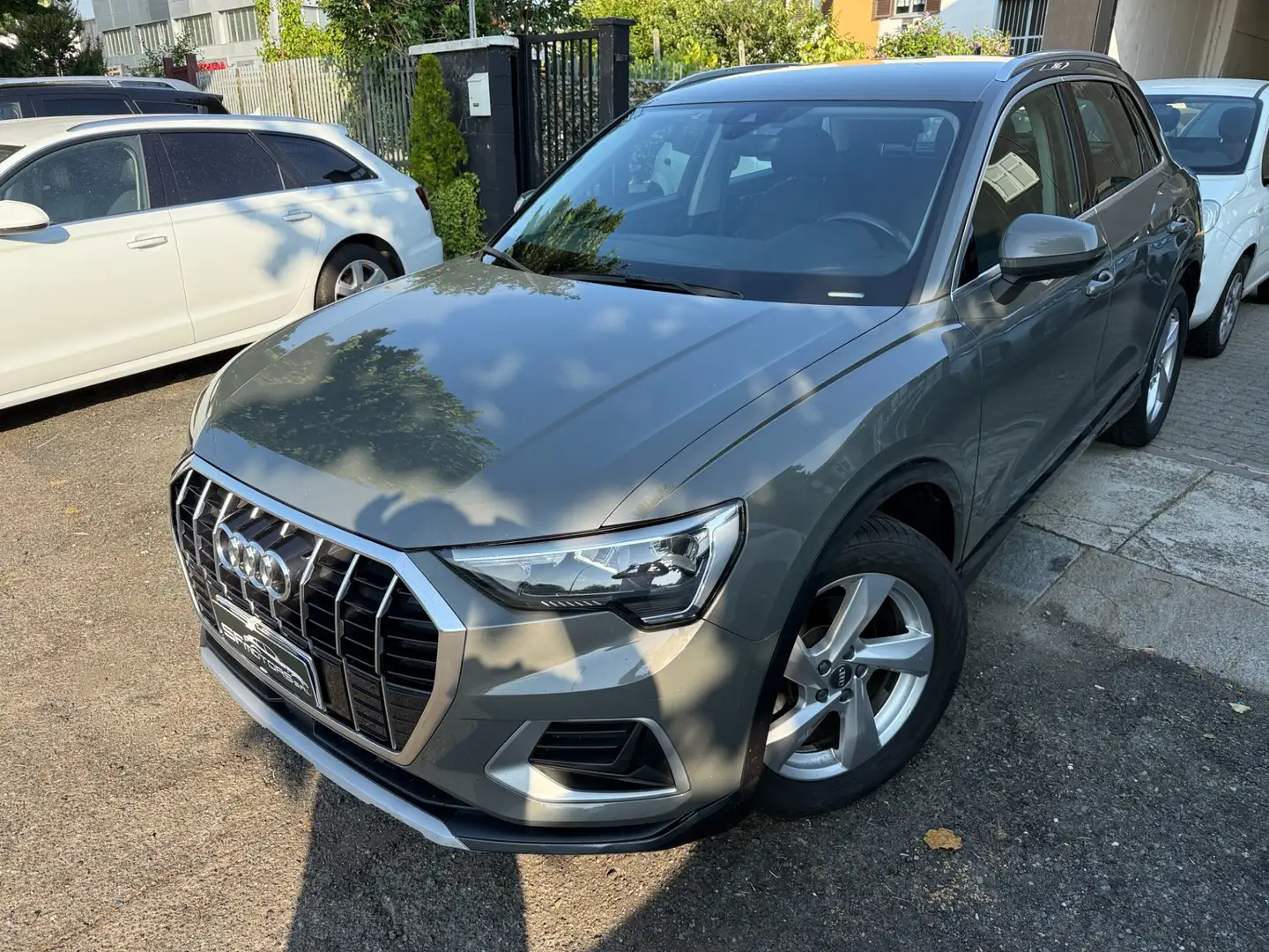 Audi Q3 35 TDI S tronic S line edition Grijs - 2