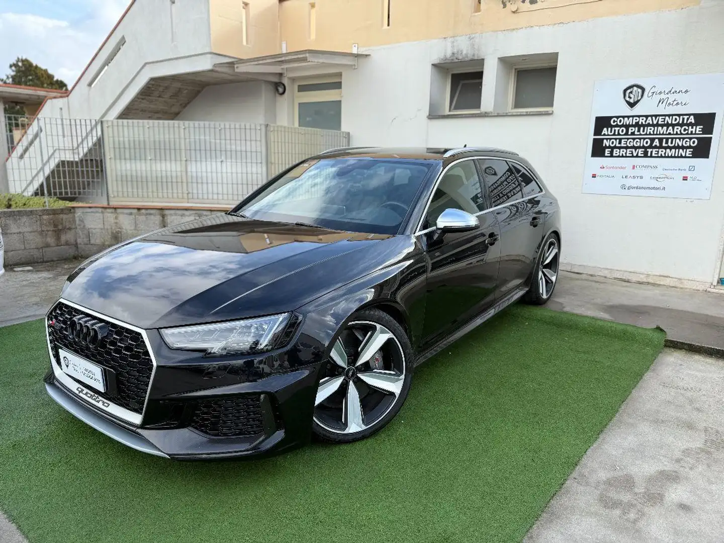 Audi RS4 Noir - 1