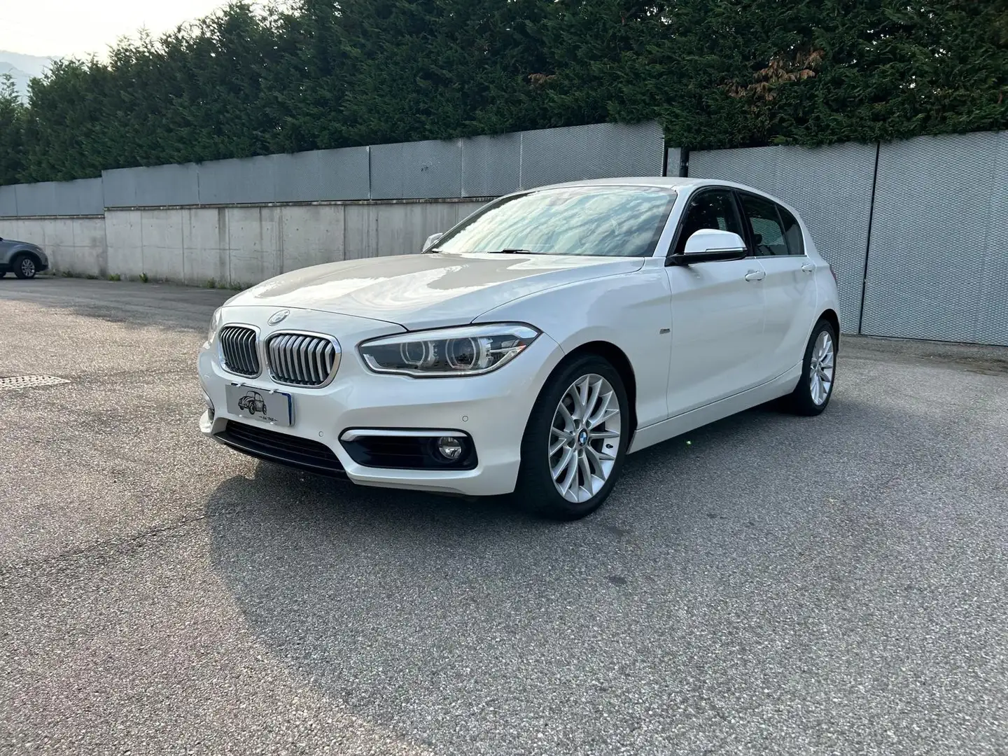 BMW 118 118d Urban 5p auto Blanc - 1