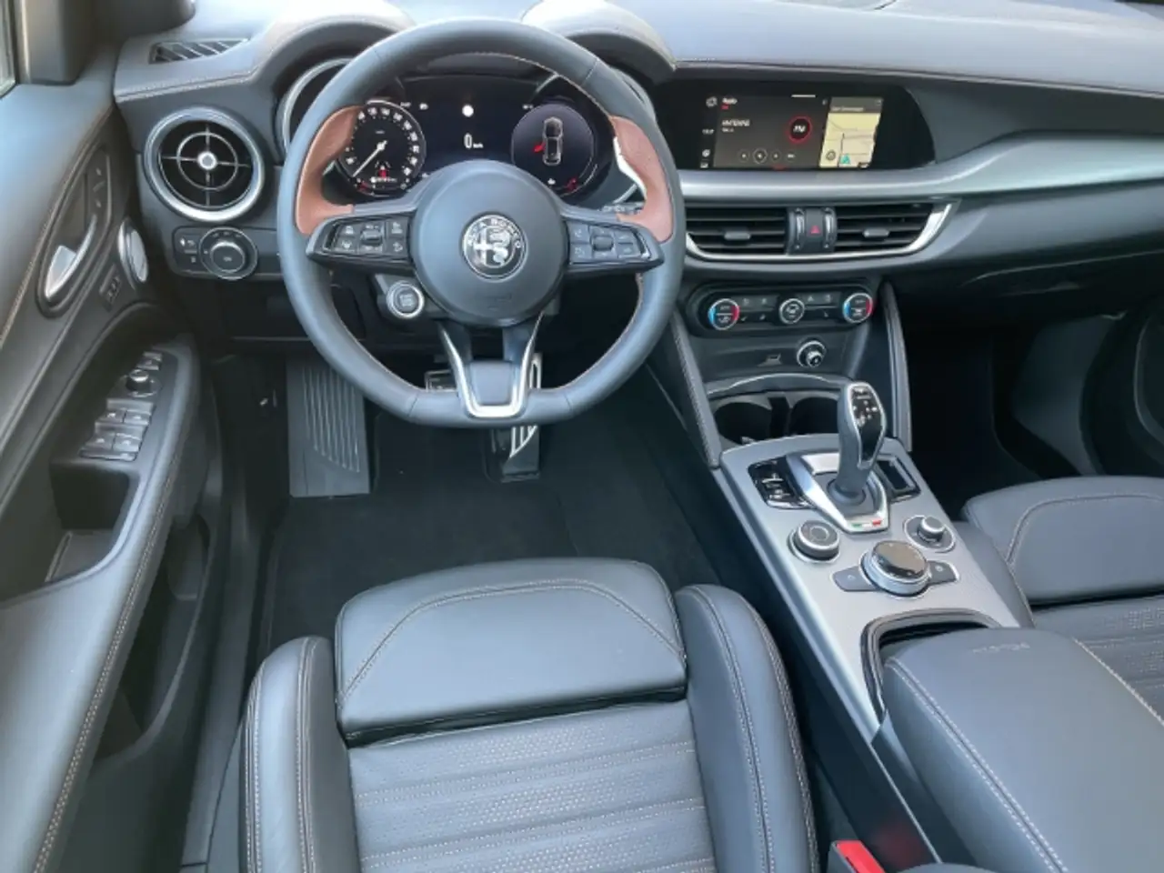 Alfa Romeo Stelvio 2025 — фото 11