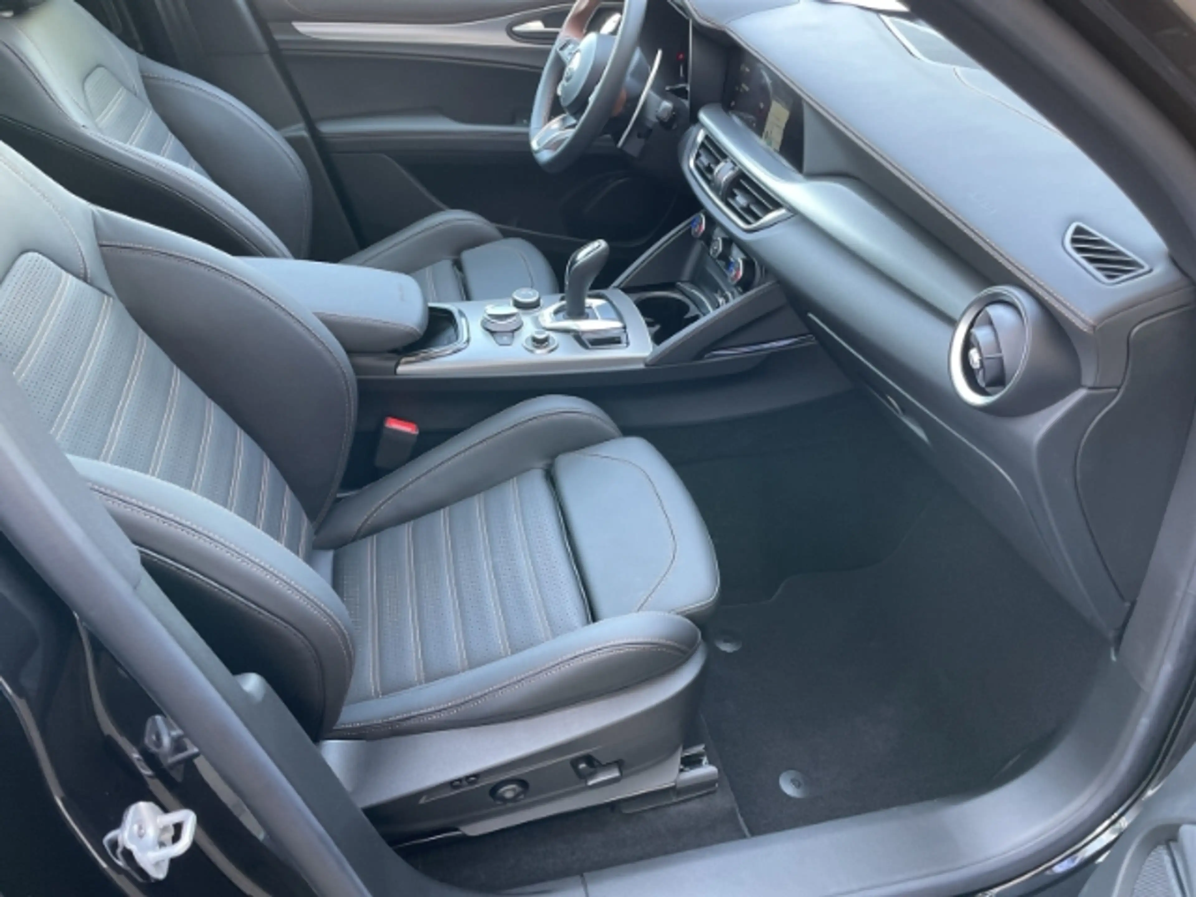 Alfa Romeo Stelvio 2.0 Turbo 16V Intensa Q4 Autom. Panoramadach, Navi — photo 5