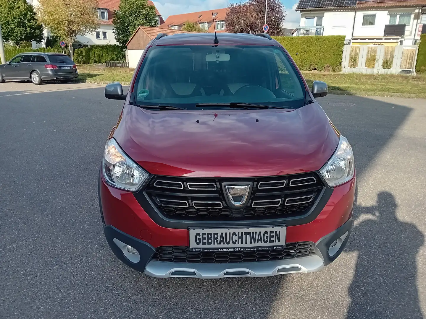 Dacia Lodgy Stepway, 8x Reifen, AHK, Sitzheizung, Kamera usw Rouge - 2