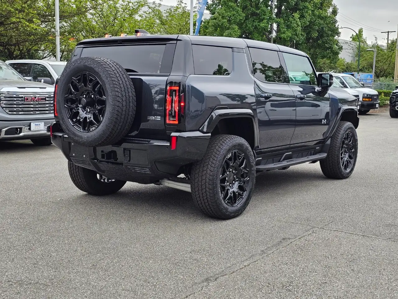 GMC HUMMER EV SUV снимка GMC HUMMER EV SUV