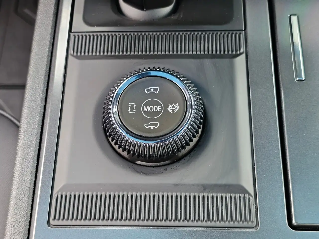 GMC HUMMER EV SUV снимка GMC HUMMER EV SUV