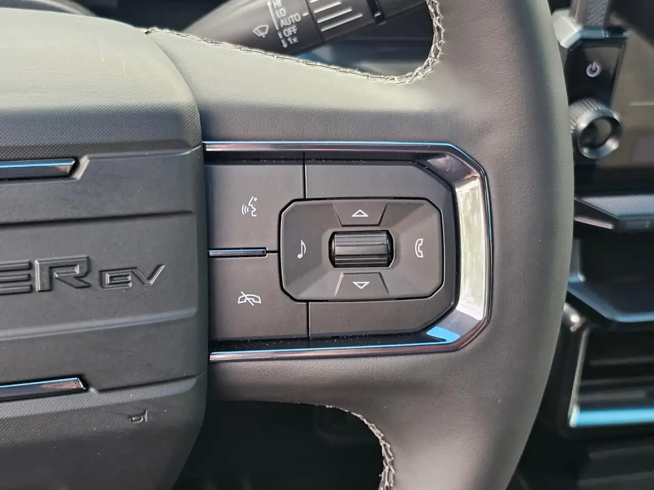 GMC HUMMER EV SUV снимка GMC HUMMER EV SUV
