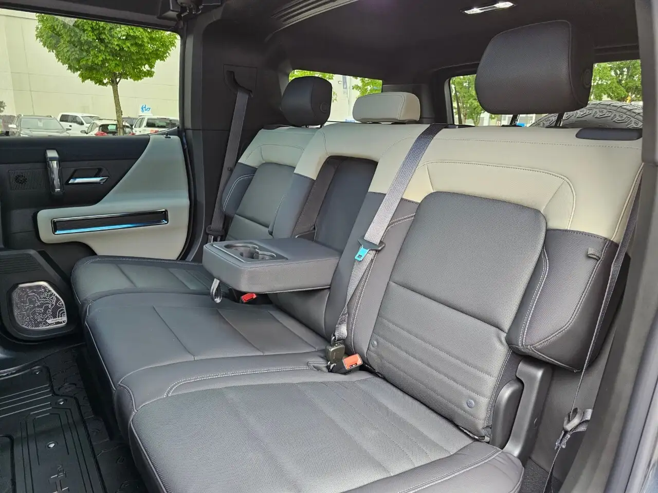 GMC HUMMER EV SUV снимка GMC HUMMER EV SUV