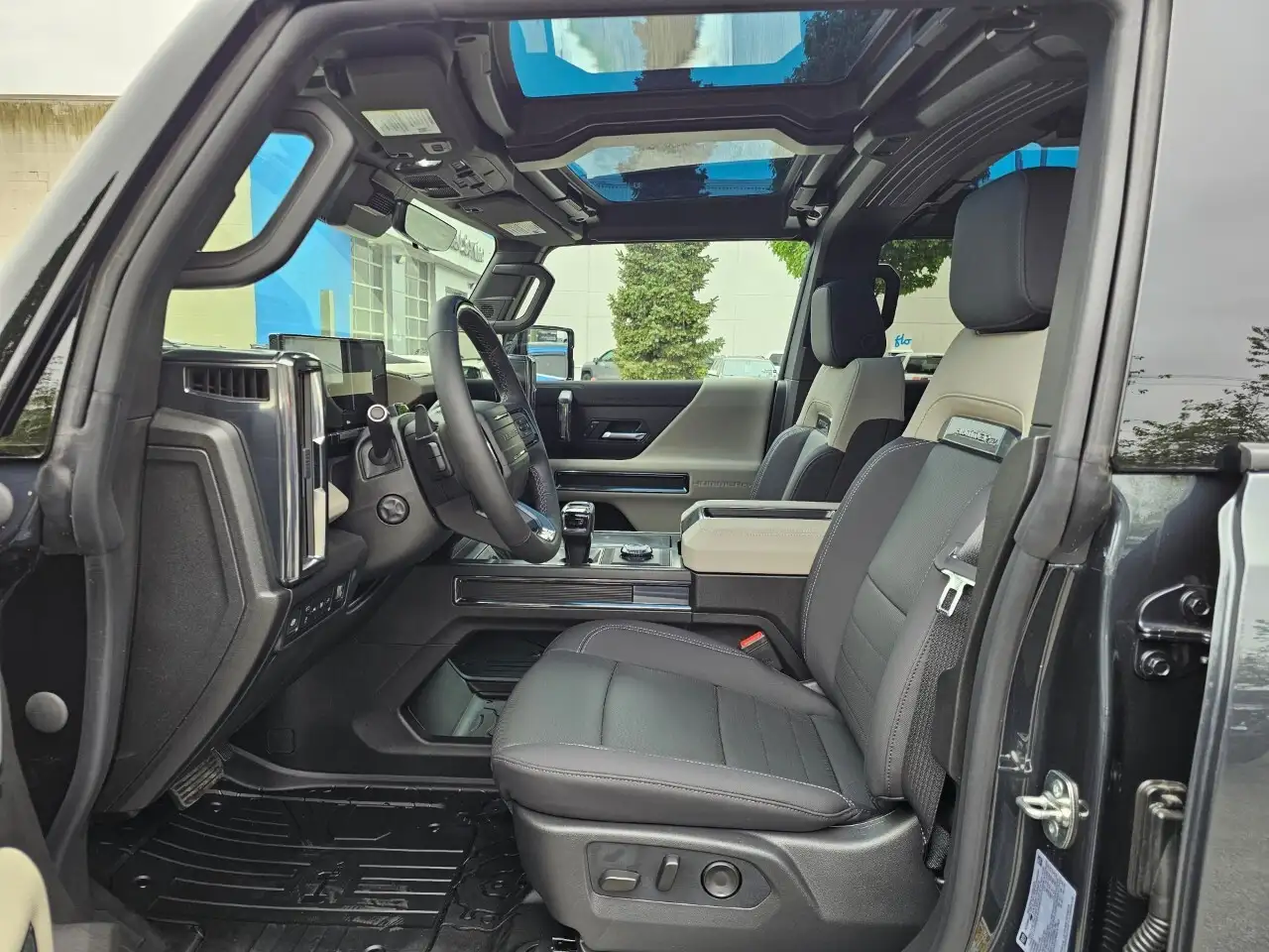 GMC HUMMER EV SUV снимка GMC HUMMER EV SUV