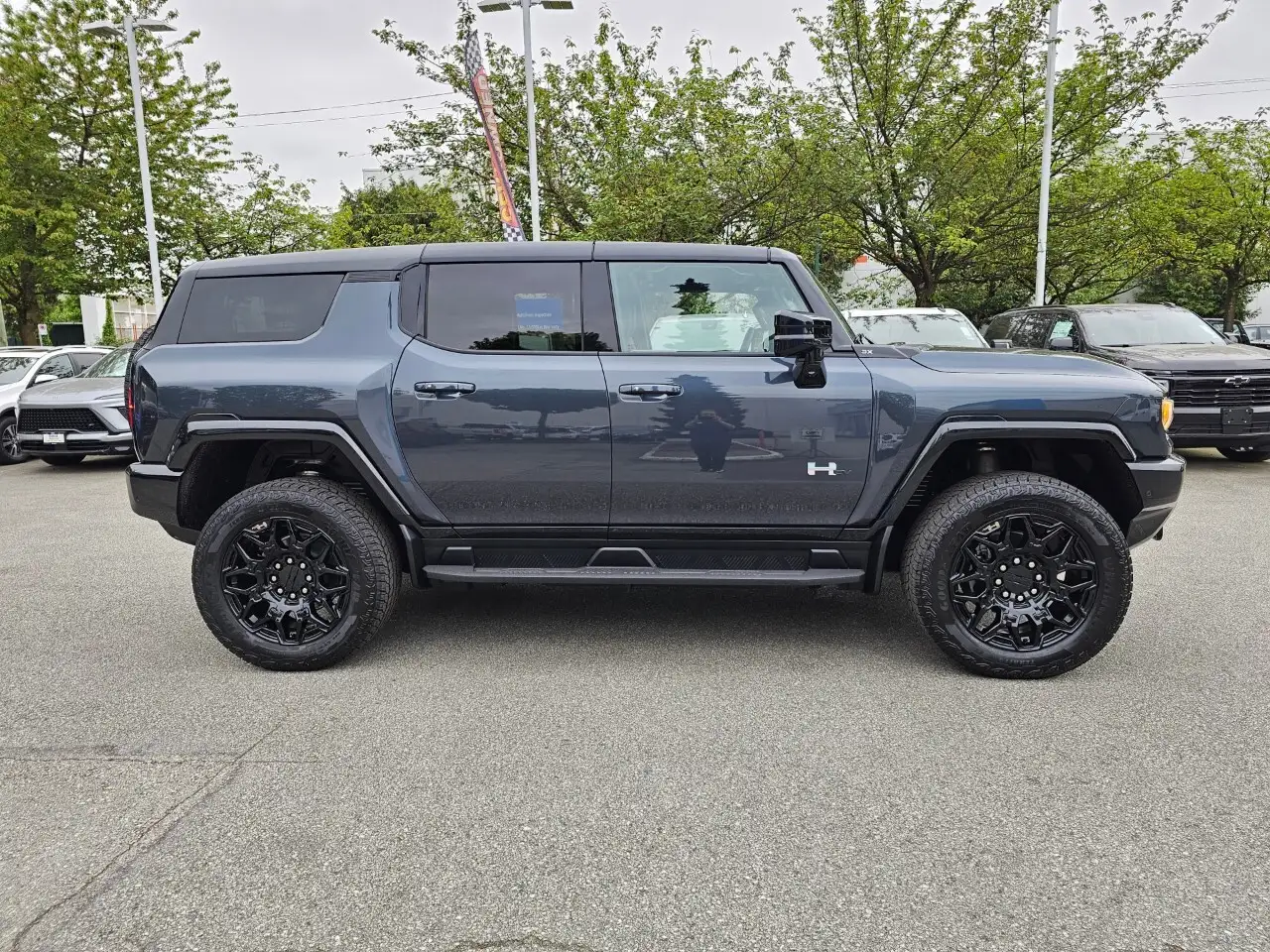 GMC HUMMER EV SUV снимка GMC HUMMER EV SUV