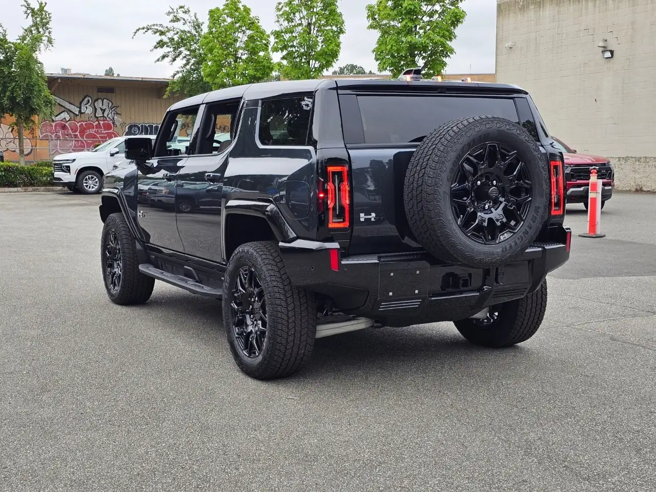 GMC HUMMER EV SUV снимка GMC HUMMER EV SUV