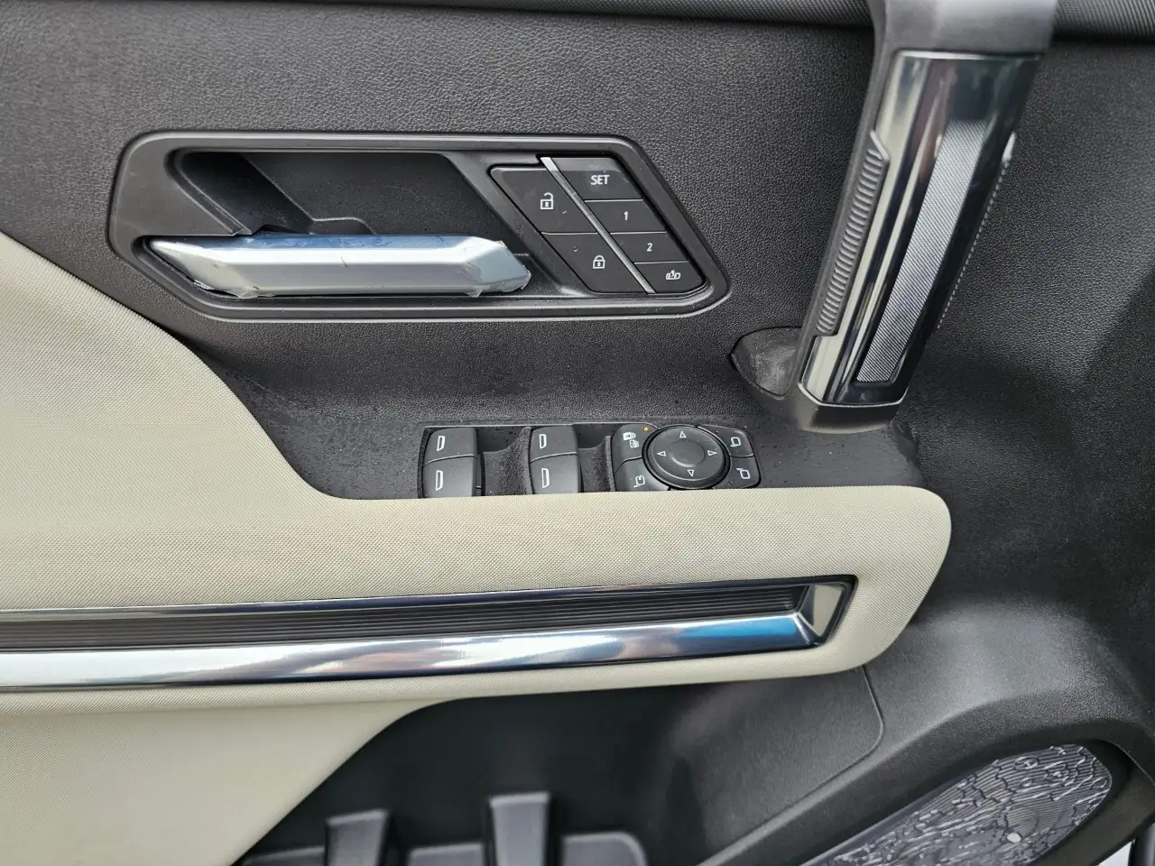 GMC HUMMER EV SUV снимка GMC HUMMER EV SUV