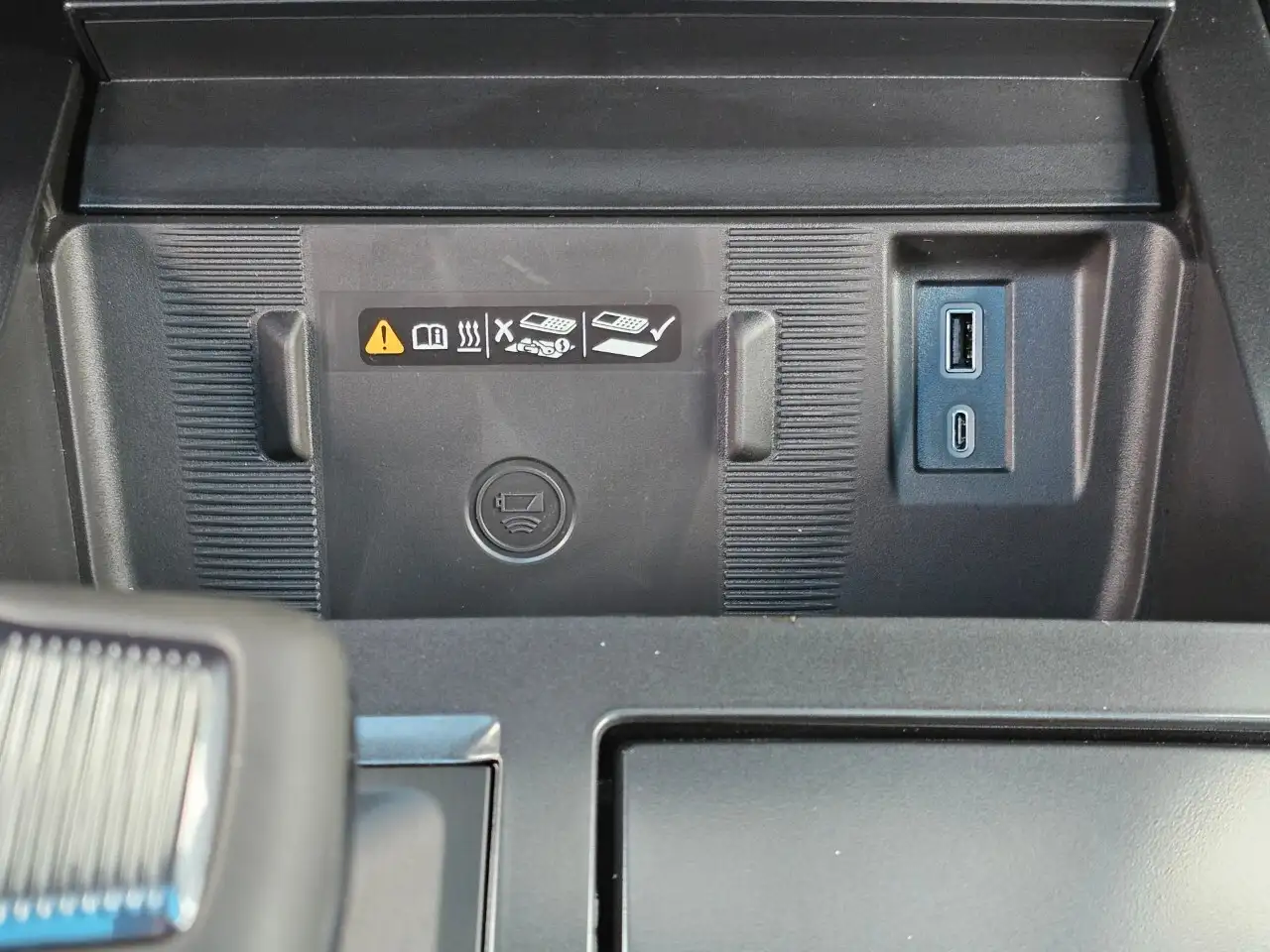 GMC HUMMER EV SUV снимка GMC HUMMER EV SUV