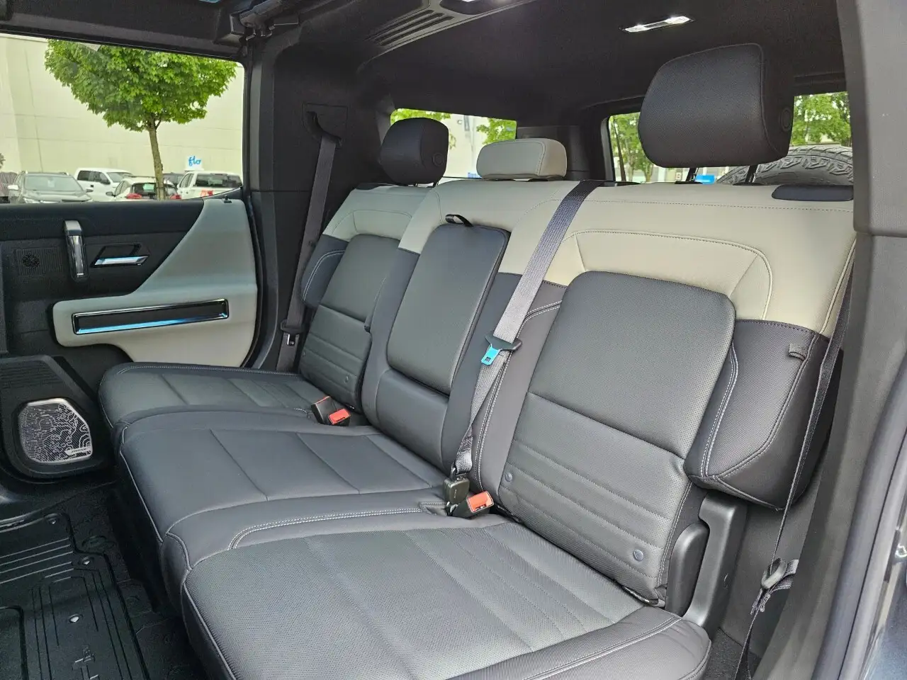 GMC HUMMER EV SUV снимка GMC HUMMER EV SUV