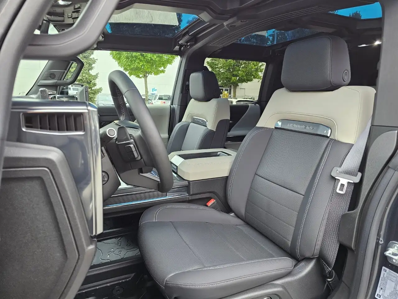 GMC HUMMER EV SUV снимка GMC HUMMER EV SUV