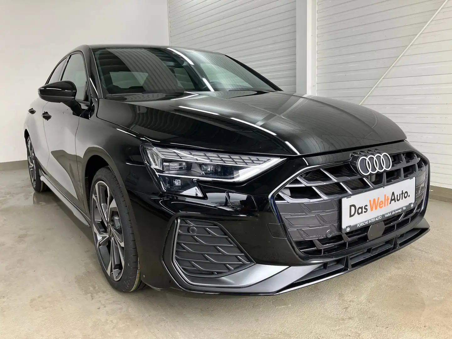 Audi A3 Limousine 30 TFSI S line Schwarz - 1