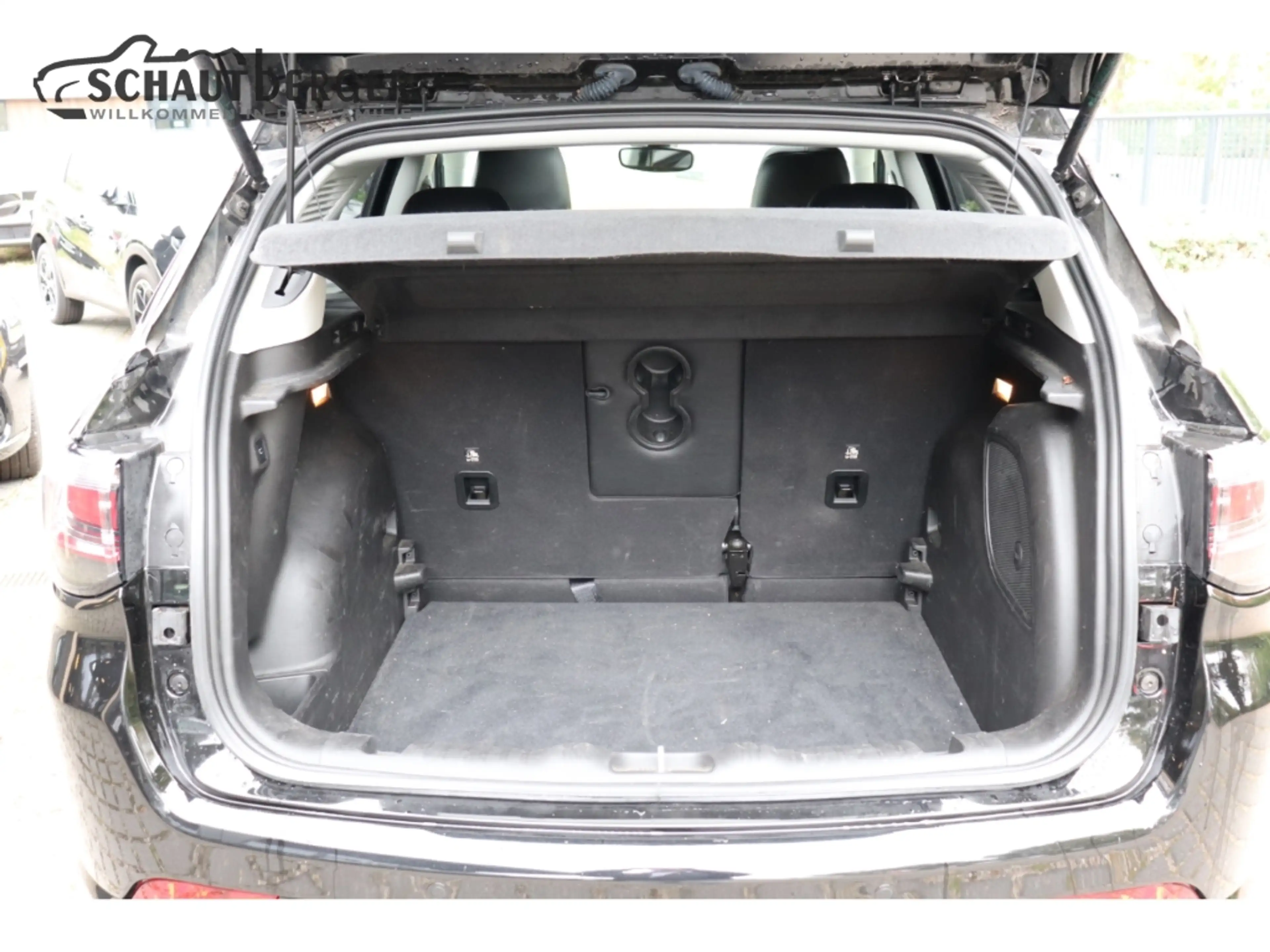 Jeep Compass S Mild-Hybrid FWD mit Leder, Technologie & Infotai — photo 8
