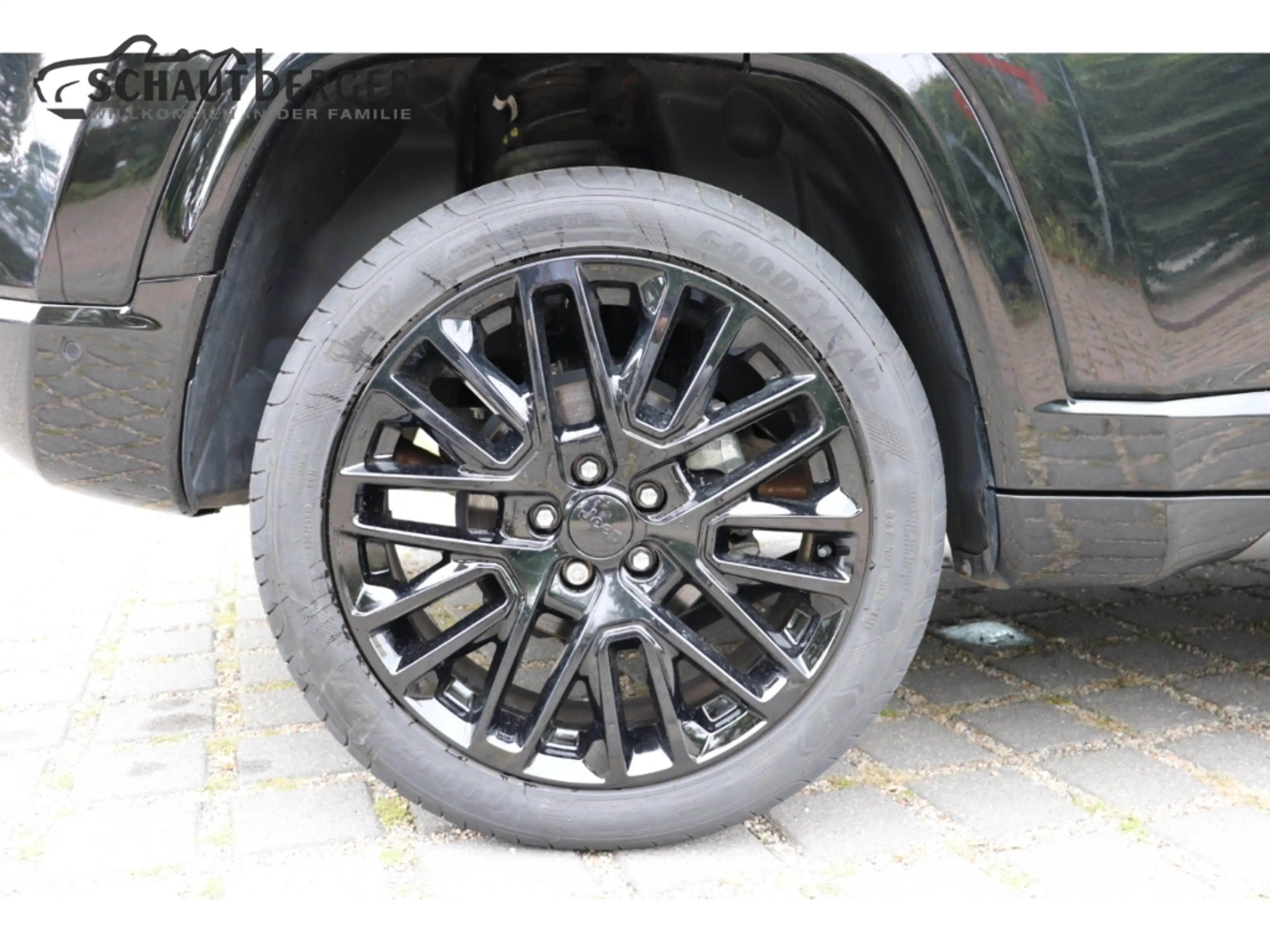Jeep Compass S Mild-Hybrid FWD mit Leder, Technologie & Infotai — photo 7