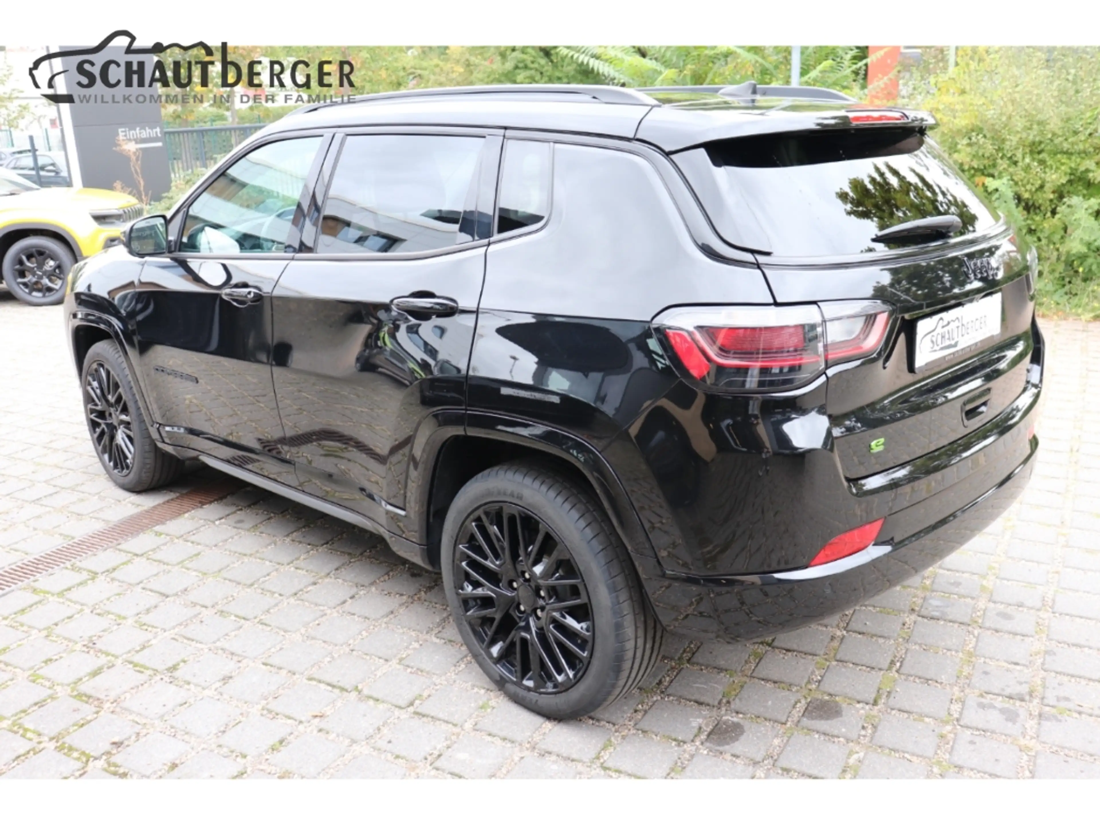 Jeep Compass S Mild-Hybrid FWD mit Leder, Technologie & Infotai — photo 4