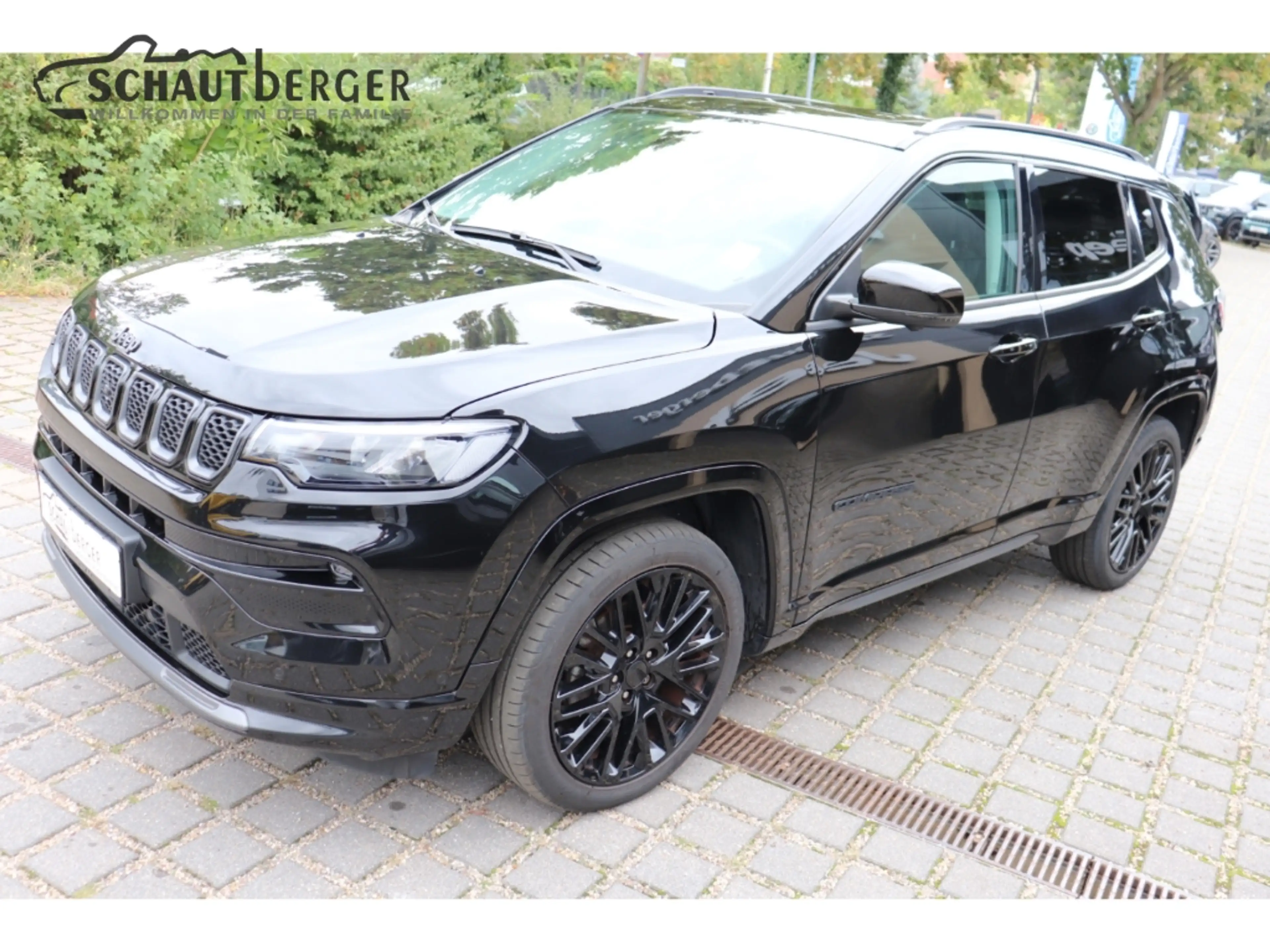 Jeep Compass S Mild-Hybrid FWD mit Leder, Technologie & Infotai — photo 3
