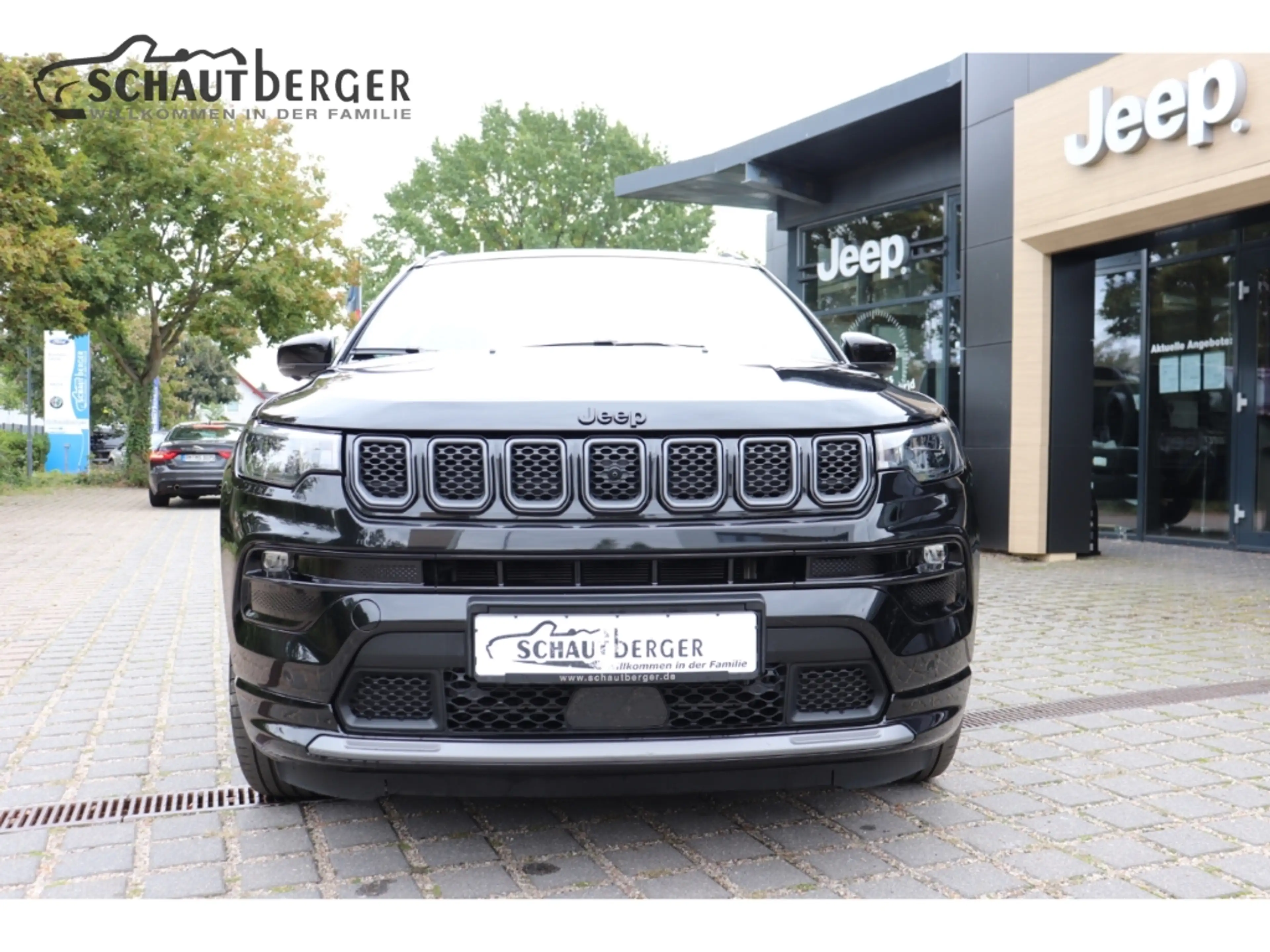 Jeep Compass S Mild-Hybrid FWD mit Leder, Technologie & Infotai — photo 2