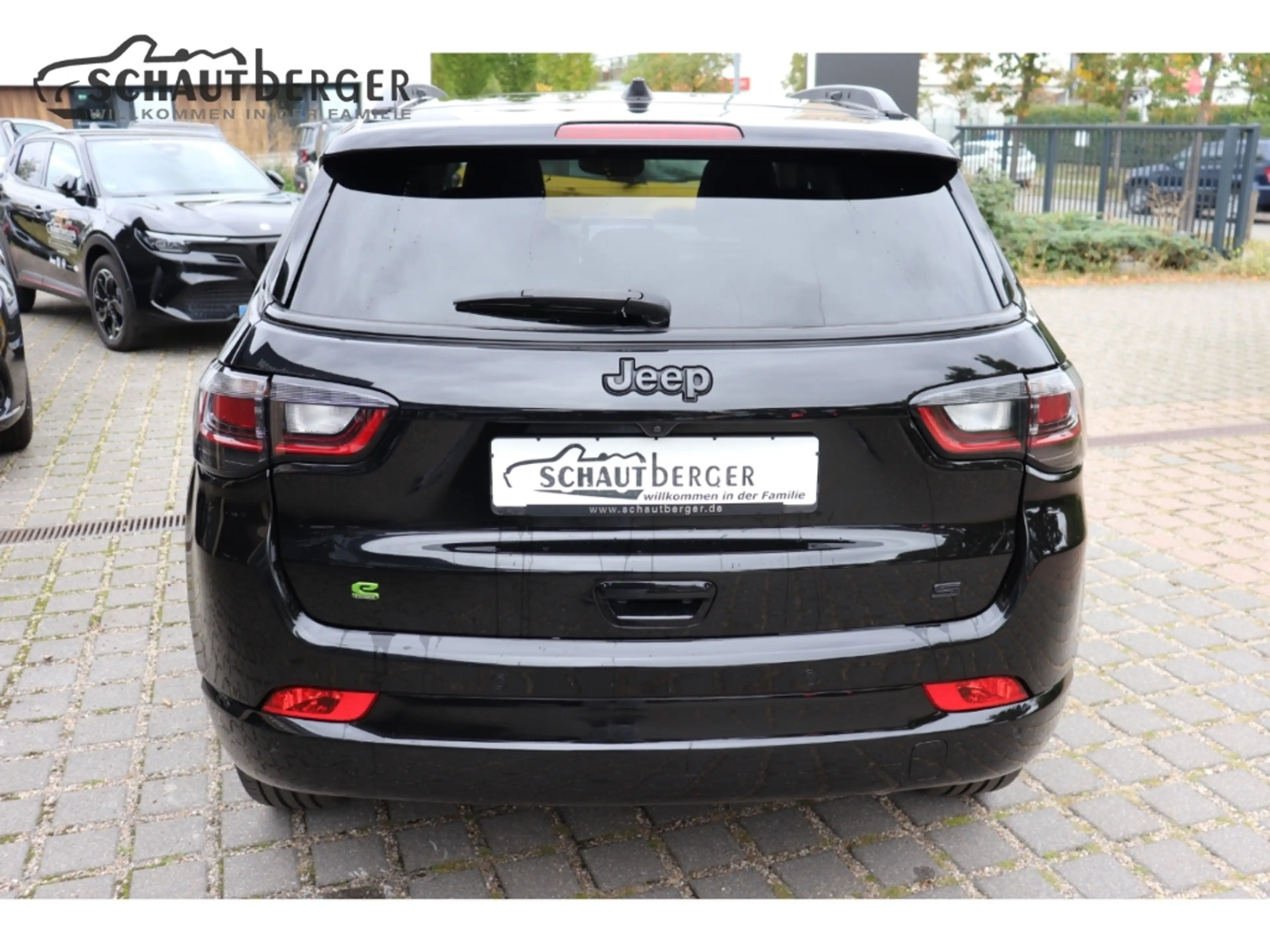 Jeep Compass S Mild-Hybrid FWD mit Leder, Technologie & Infotai — photo 5