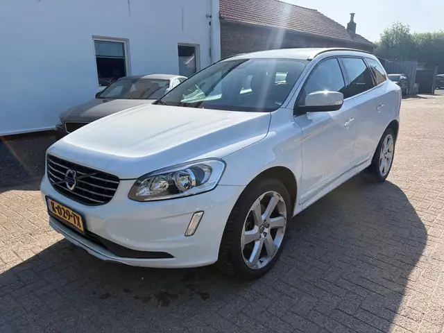 Volvo XC60 T5 Momentum NW. Versnelbak Stoelverwarming Trekhaa