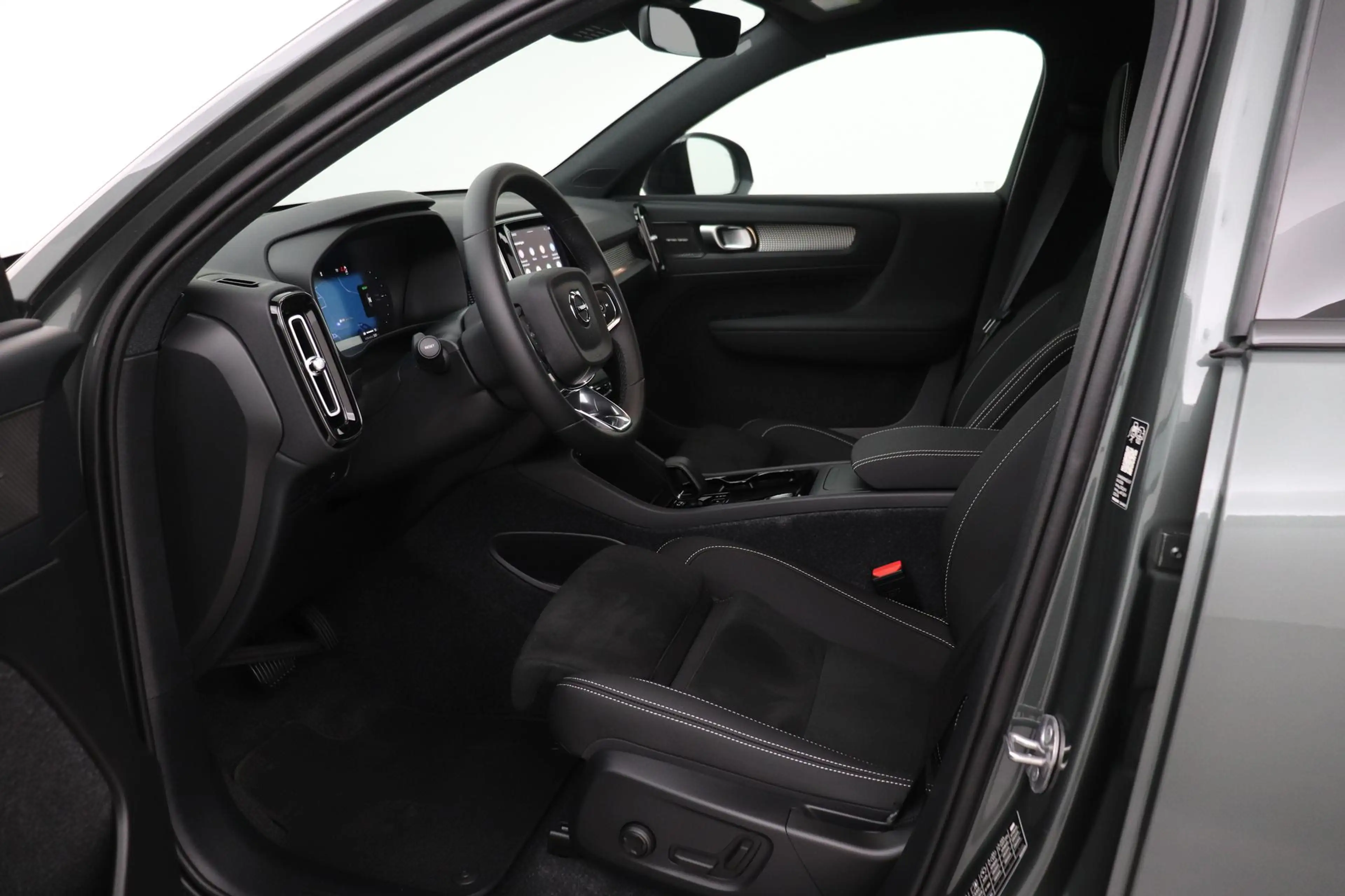 Volvo EX40 Single Motor Extended Range Plus | 82 kWh | Harman — photo 3