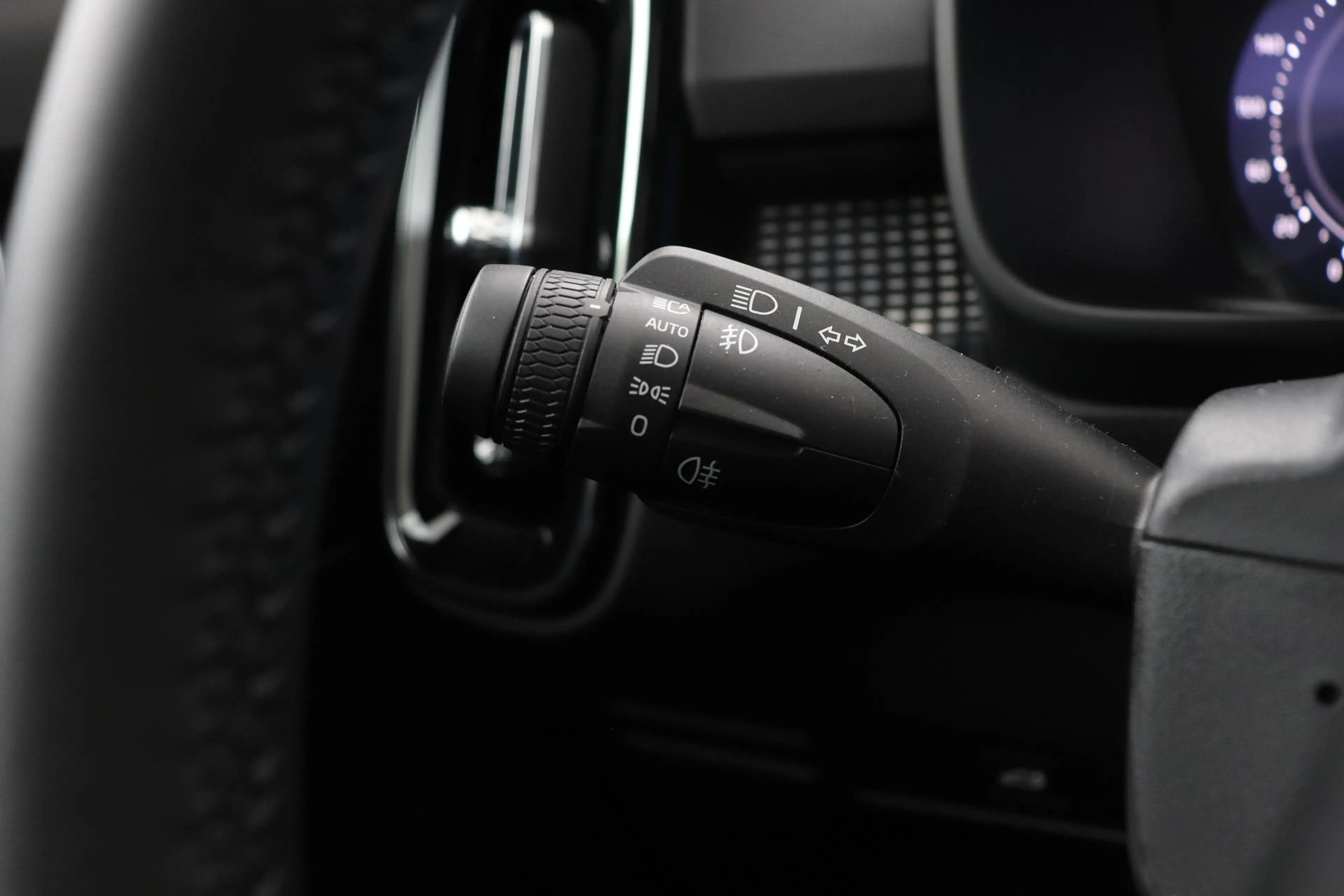 Volvo EX40 Single Motor Extended Range Plus | 82 kWh | Harman — photo 39