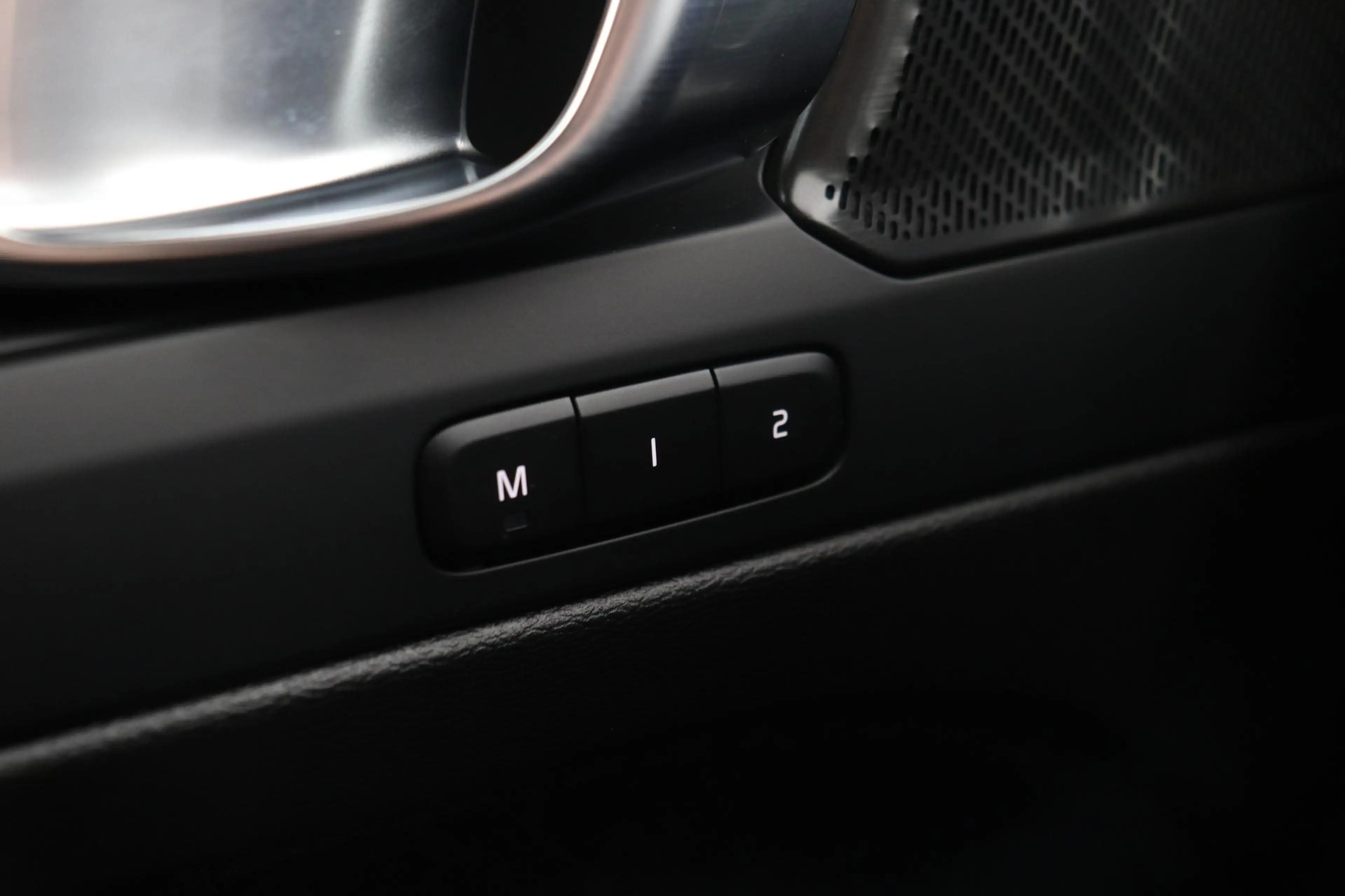 Volvo EX40 Single Motor Extended Range Plus | 82 kWh | Harman — photo 43