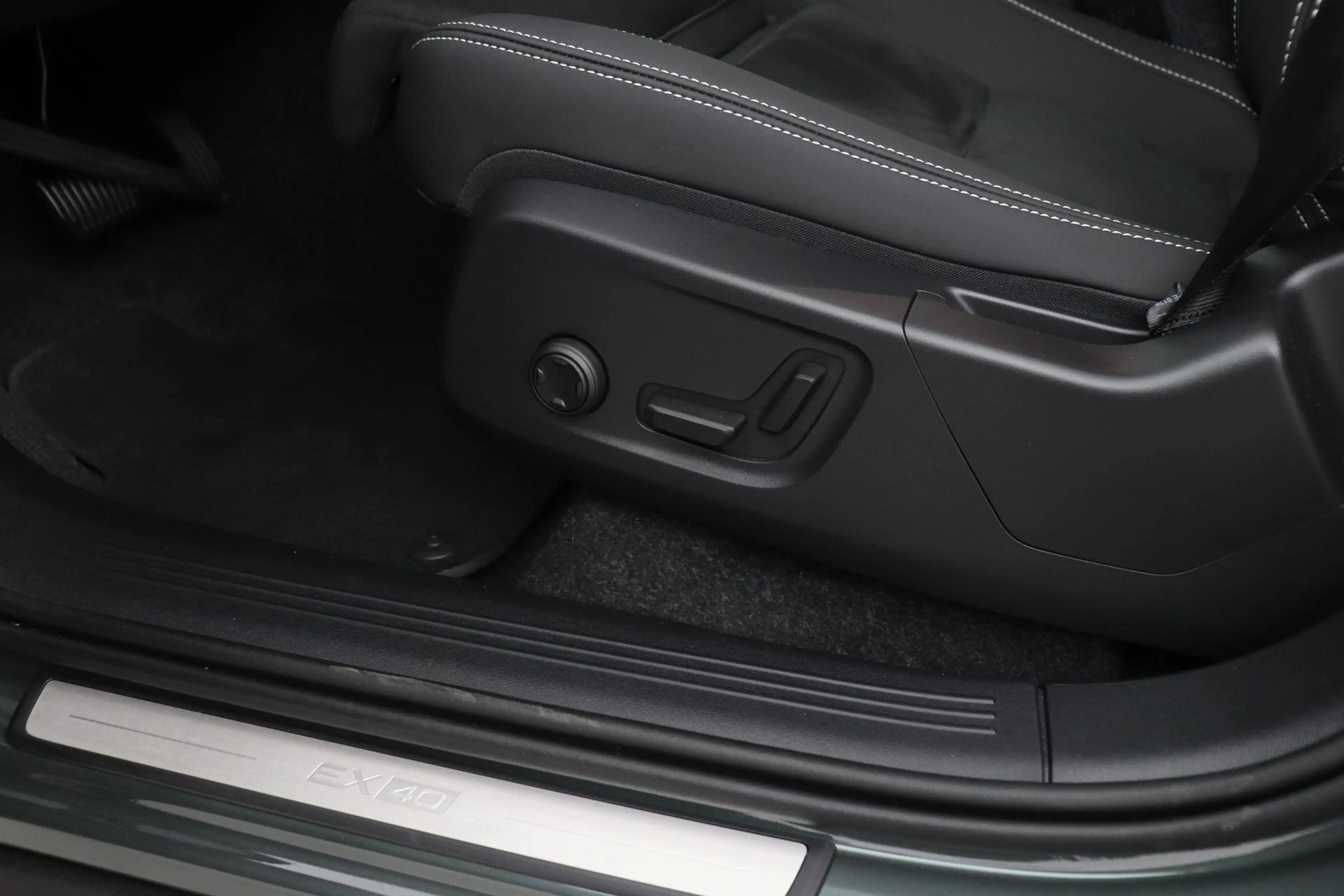 Volvo EX40 Single Motor Extended Range Plus | 82 kWh | Harman — photo 45