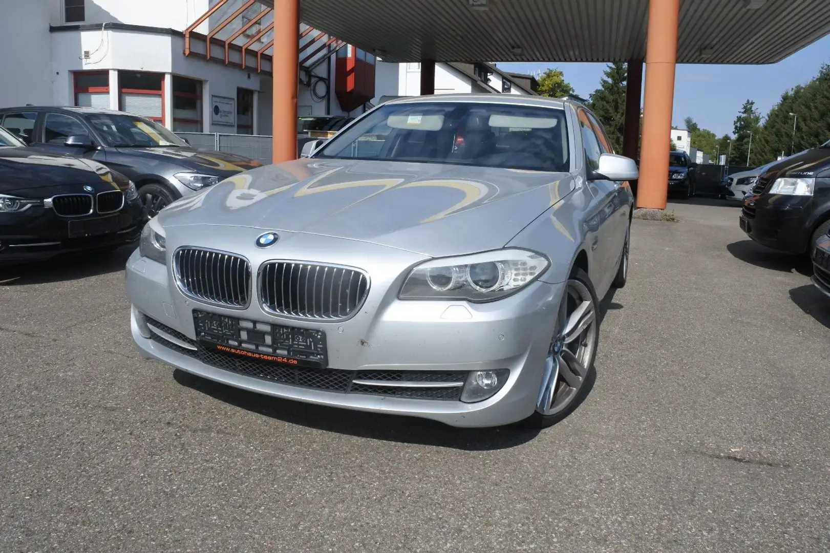 BMW 530 Baureihe 5 Touring 530 d/Automatik-Sportpake Argento - 1