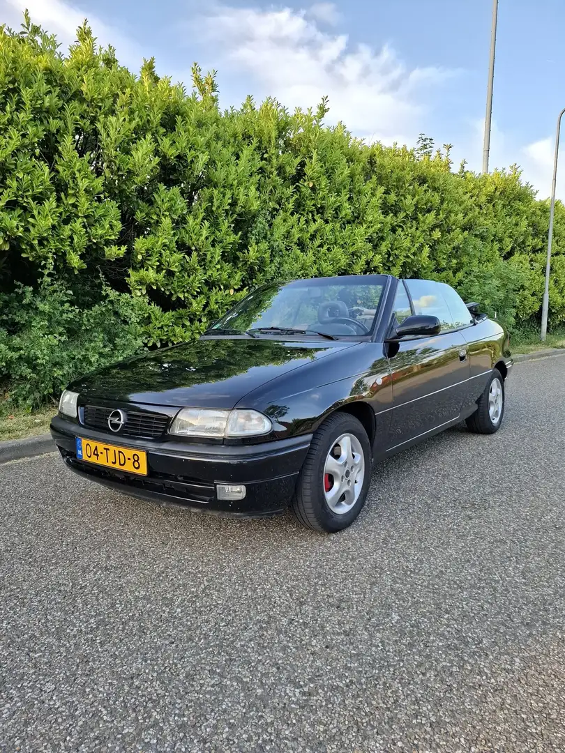 Opel Astra 1.8i-16V Comfort Noir - 1