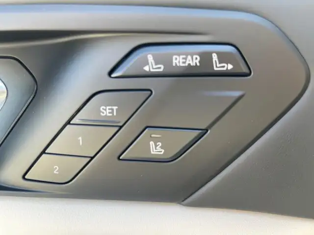 BMW X7 view 9