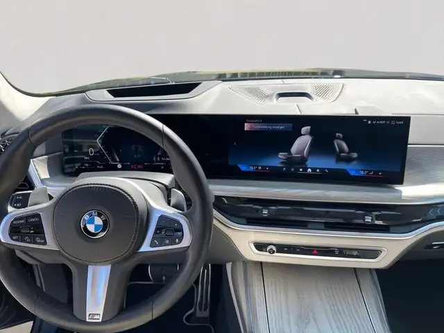 BMW X7 view 12