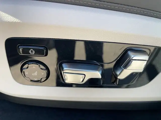 BMW X7 view 11