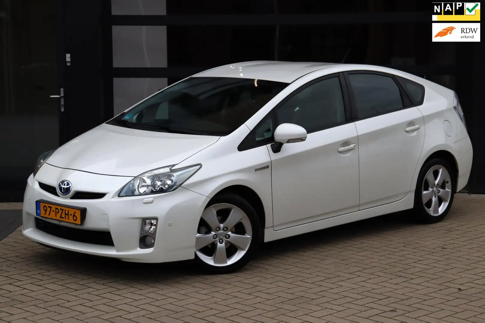 Toyota Prius 1.8 Dynamic | NAP | Dealer Onderhouden | Cruise | Wit - 1