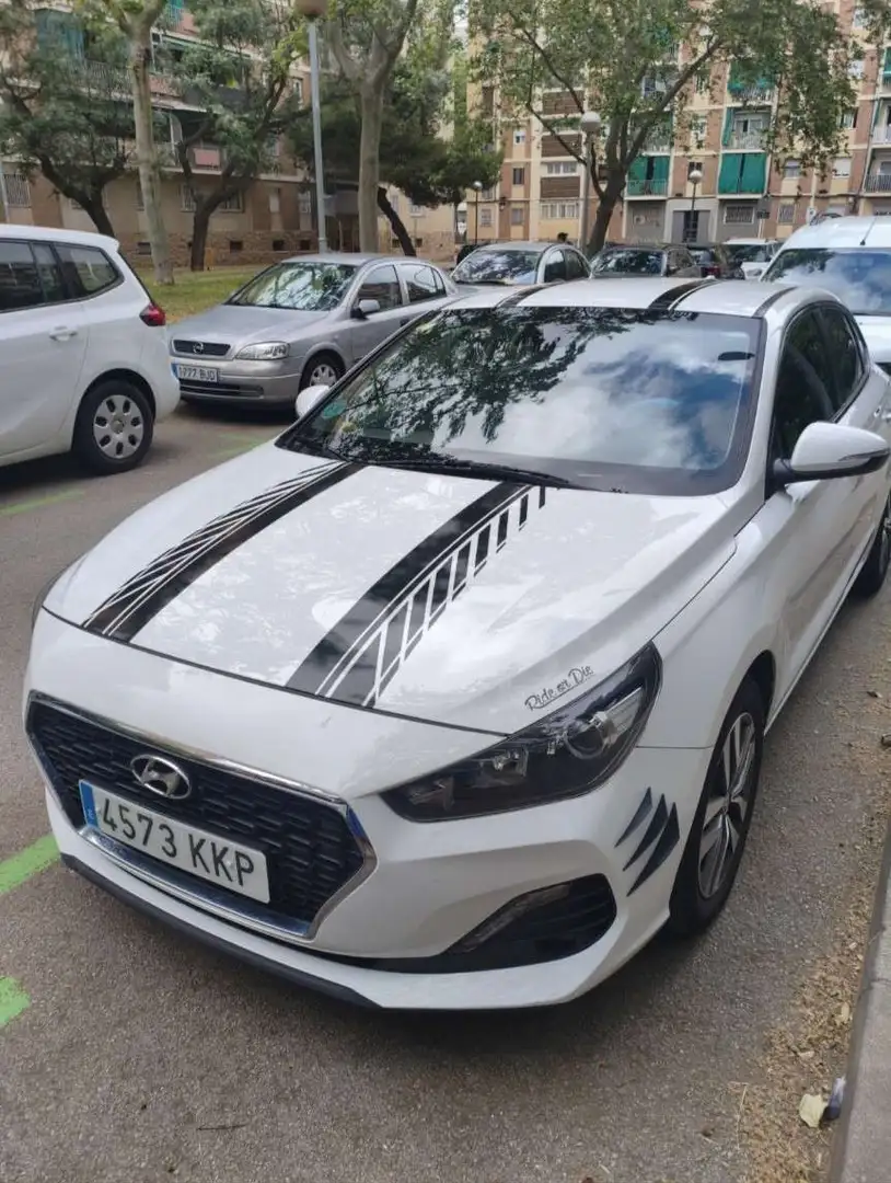 Hyundai i30 fastback 1.0 120 cv - 1