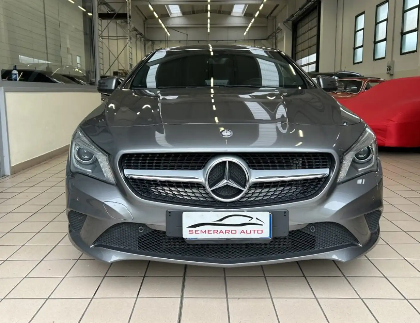 Mercedes-Benz CLA 180 Sport Grau - 2