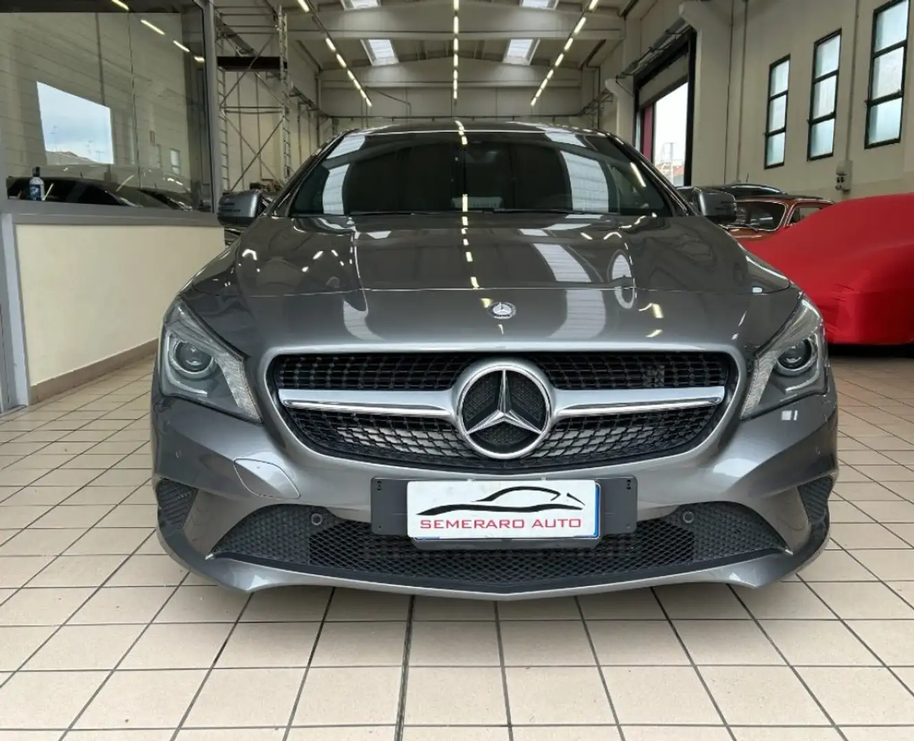 Mercedes-Benz CLA 180 Sport Grau - 1